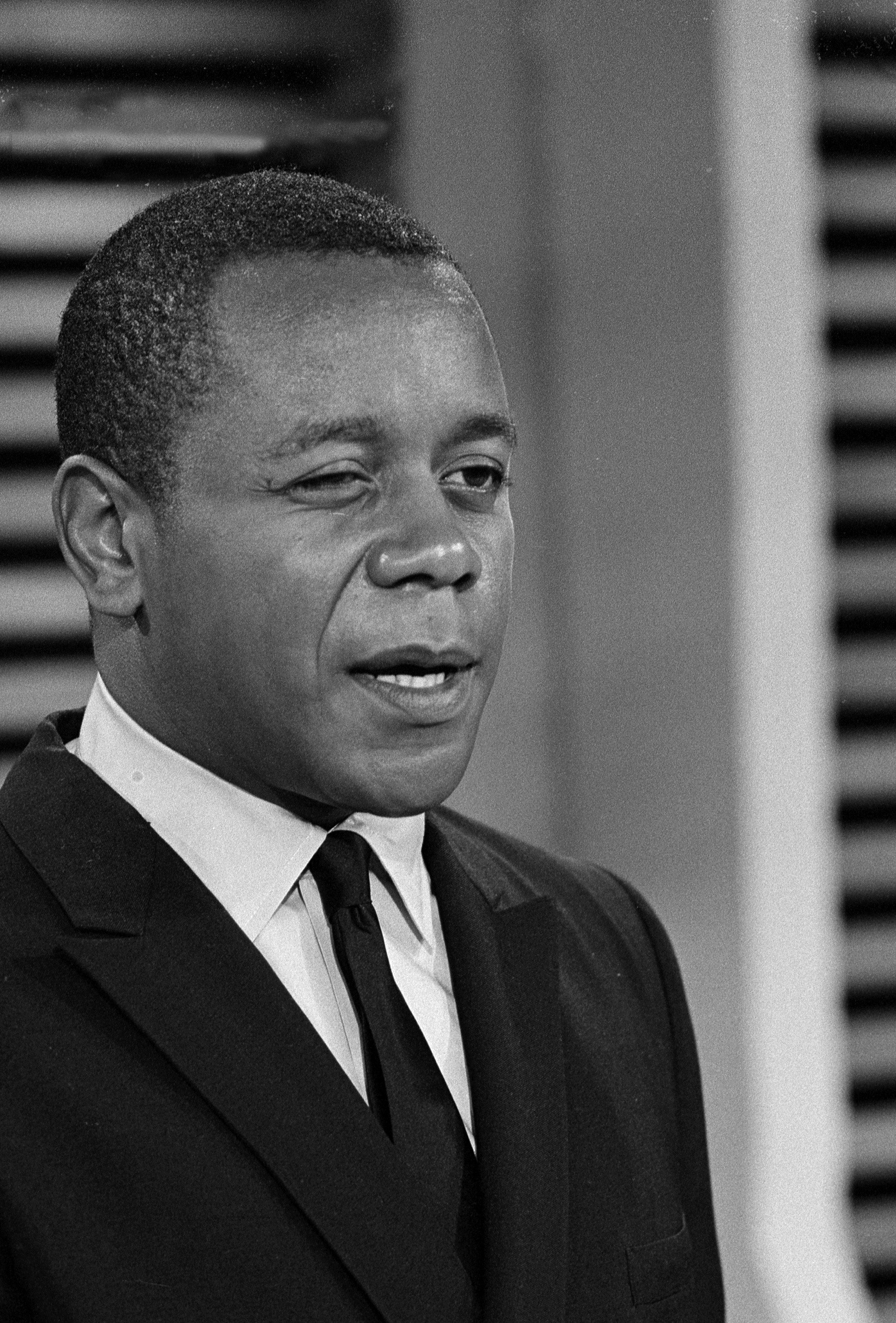Flip Wilson on THE SUMMER BROTHERS BROTHERS SMOTHERS SHOW | Photo: Getty Images
