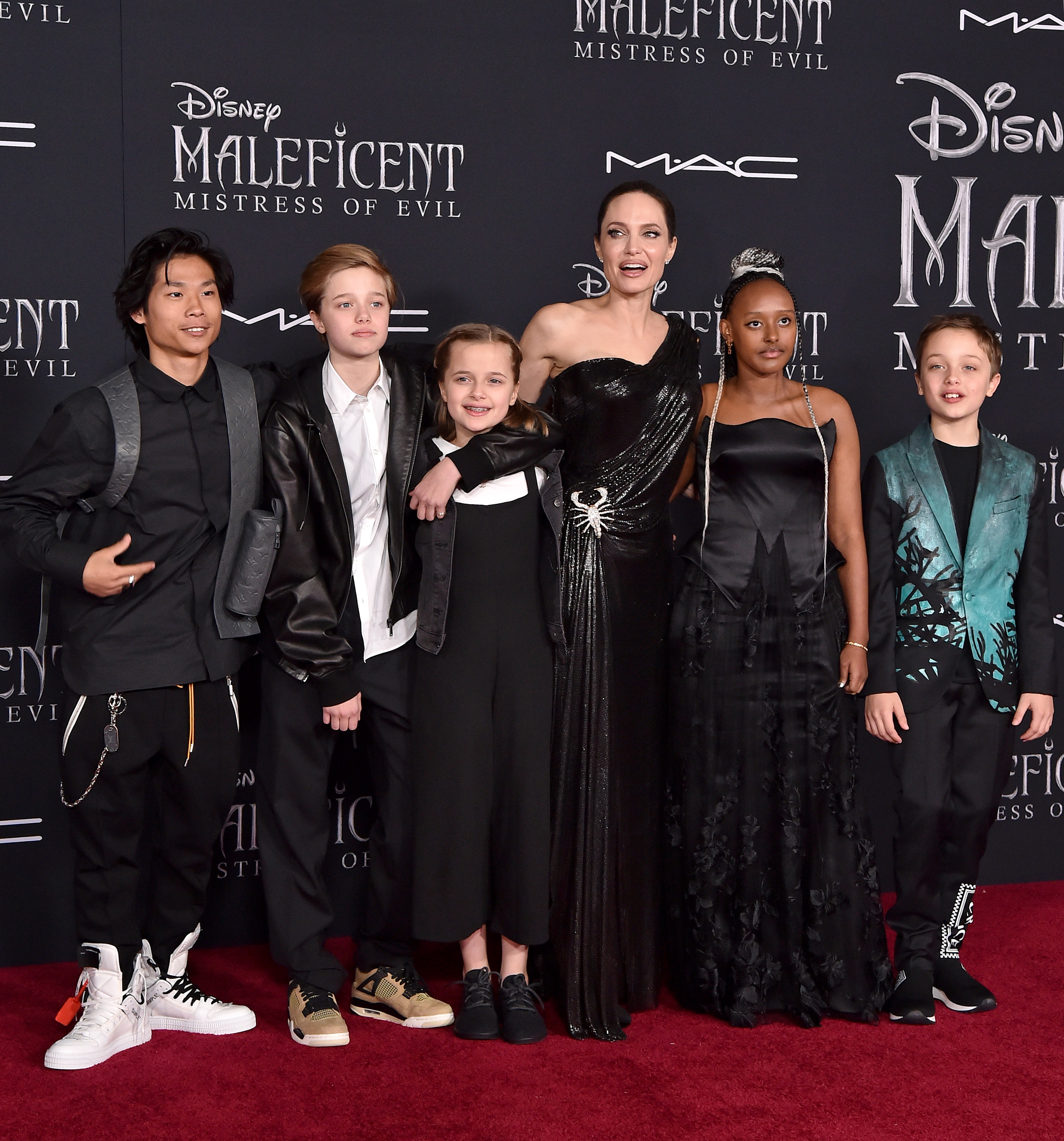 Pax, Shiloh, Vivienne, Zahara, and Knox Jolie-Pitt with Angelina Jolie at the world premiere of "Maleficent: Mistress of Evil" at El Capitan Theatre on September 30, 2019, in Los Angeles, California. | Source: Getty Images