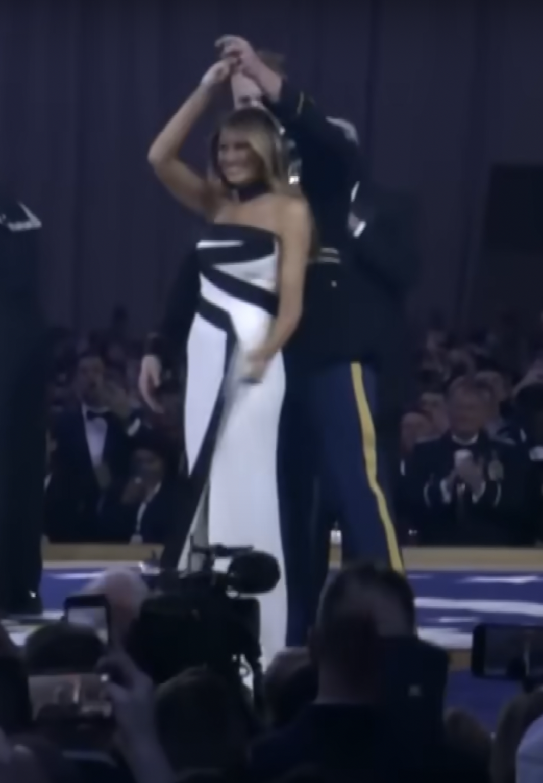 U.S. Army Sergeant Henry Waller twirls the First Lady during their waltz on January 20, 2025 | Source: YouTube/@InsideEdition