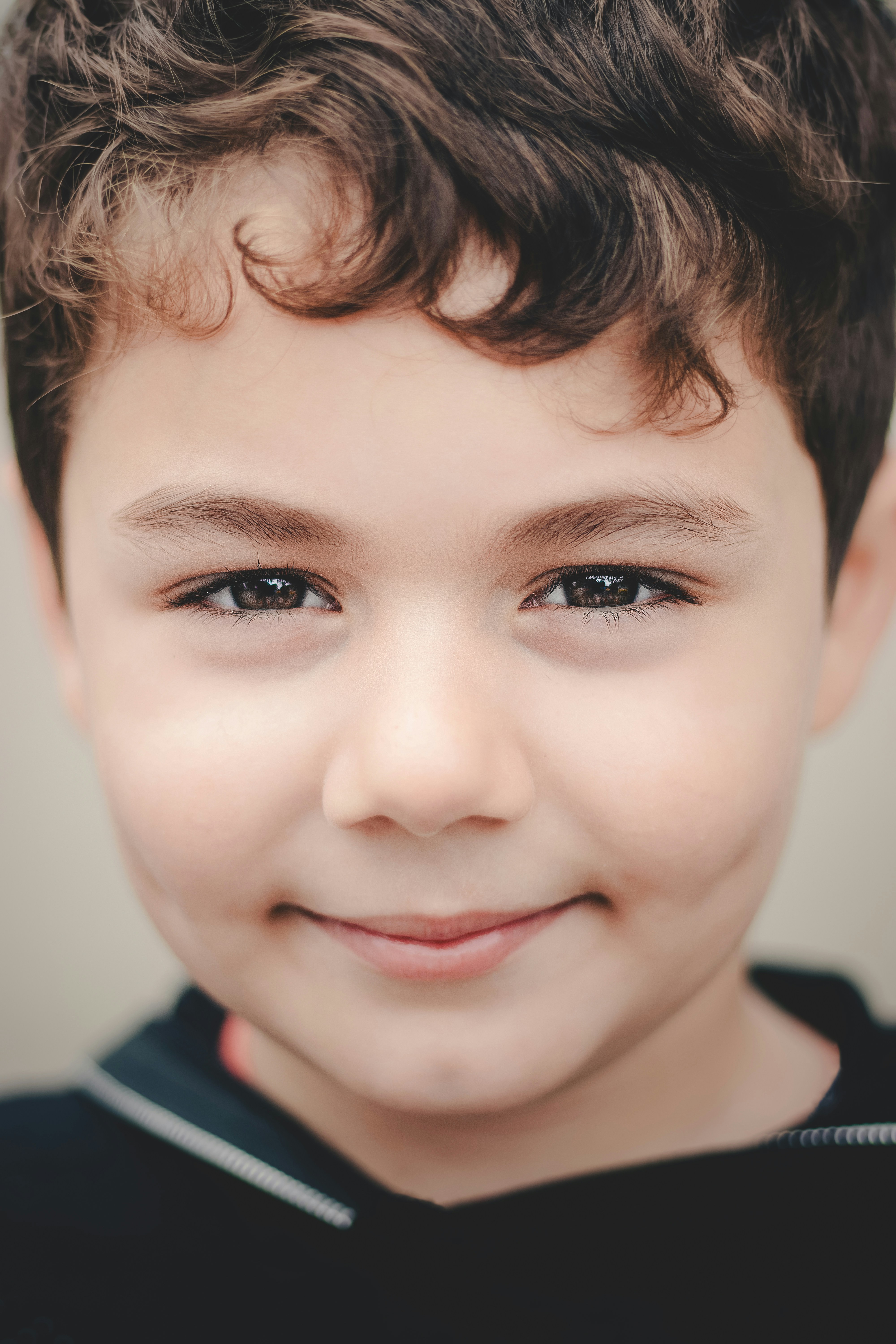 A smiling young boy | Source: Unsplash