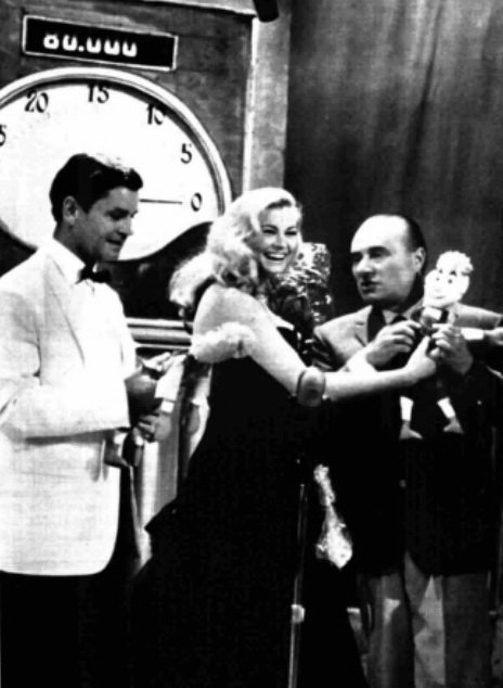 Anthony Steel, Anita Ekberg et Mario Riva l Source: Wikimedia Commons