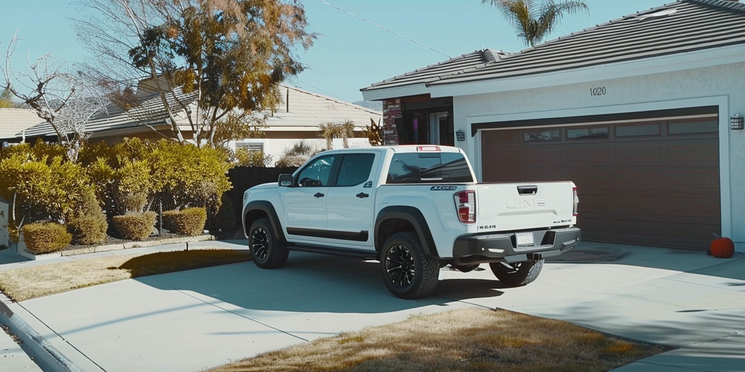A vehicle parked on the driveway | Source: AmoMama