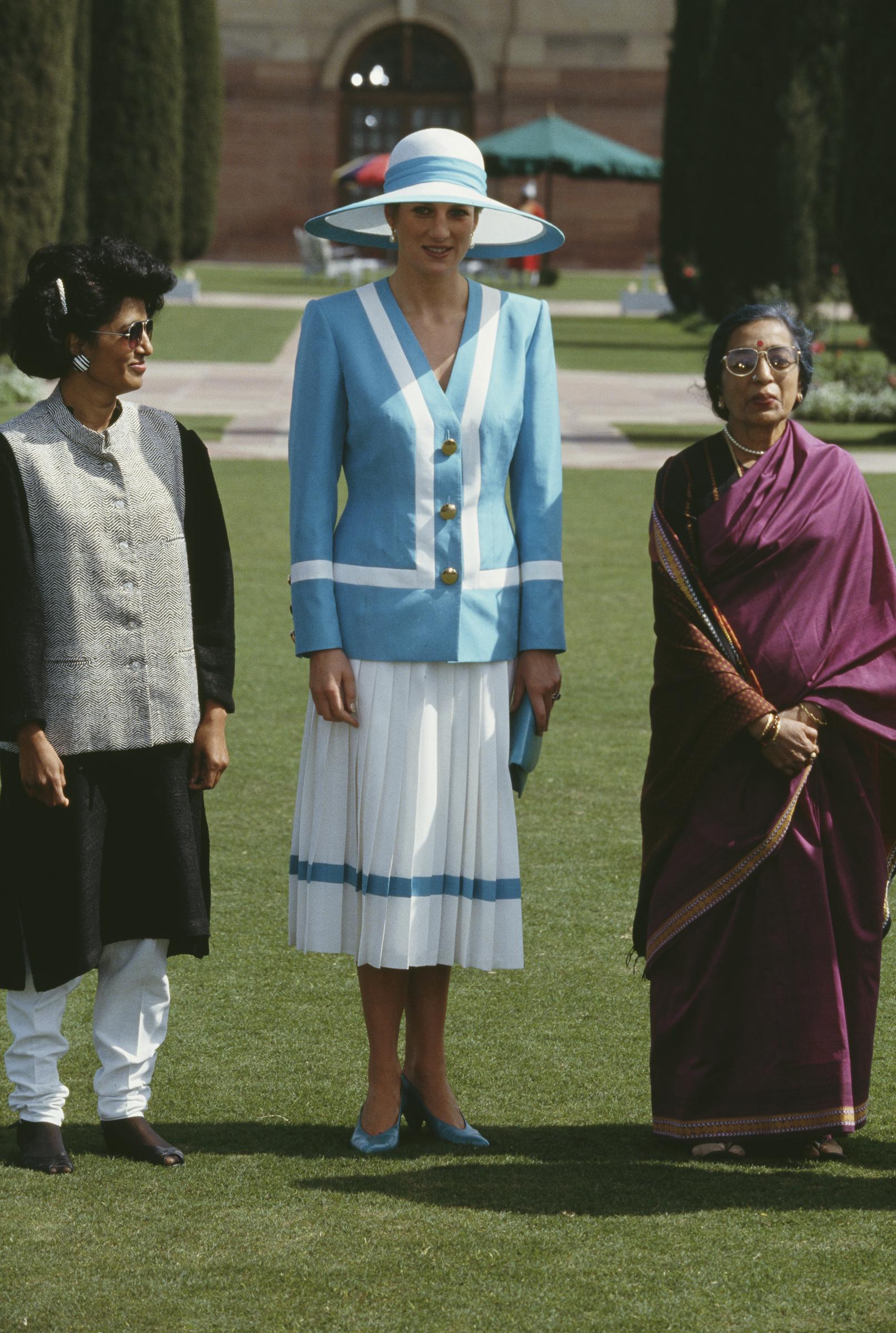 Diana, Princess of Wales (1961 - 1997) with Janaki Venkataraman (1921 - 2010, right), the wife of the Indian President, at the Rashtrapati Bhavan, the presidential palace, on February 12, 1992 in New Delhi, India. | Source: Getty Images