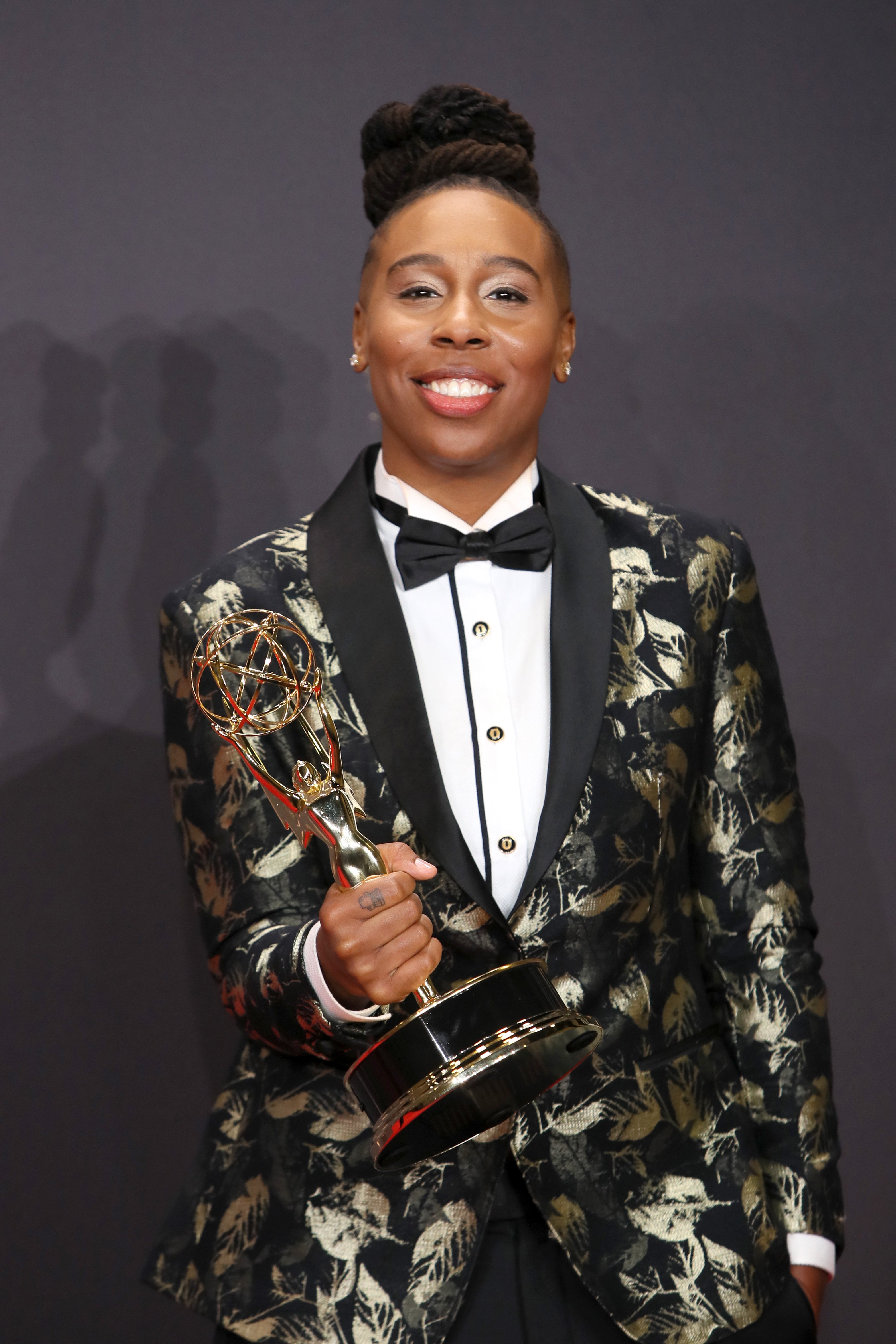 Lena Waithe clutching her Emmy Award for Outstanding Writing for a Comedy Series in September 2017. | Photo: Getty Images