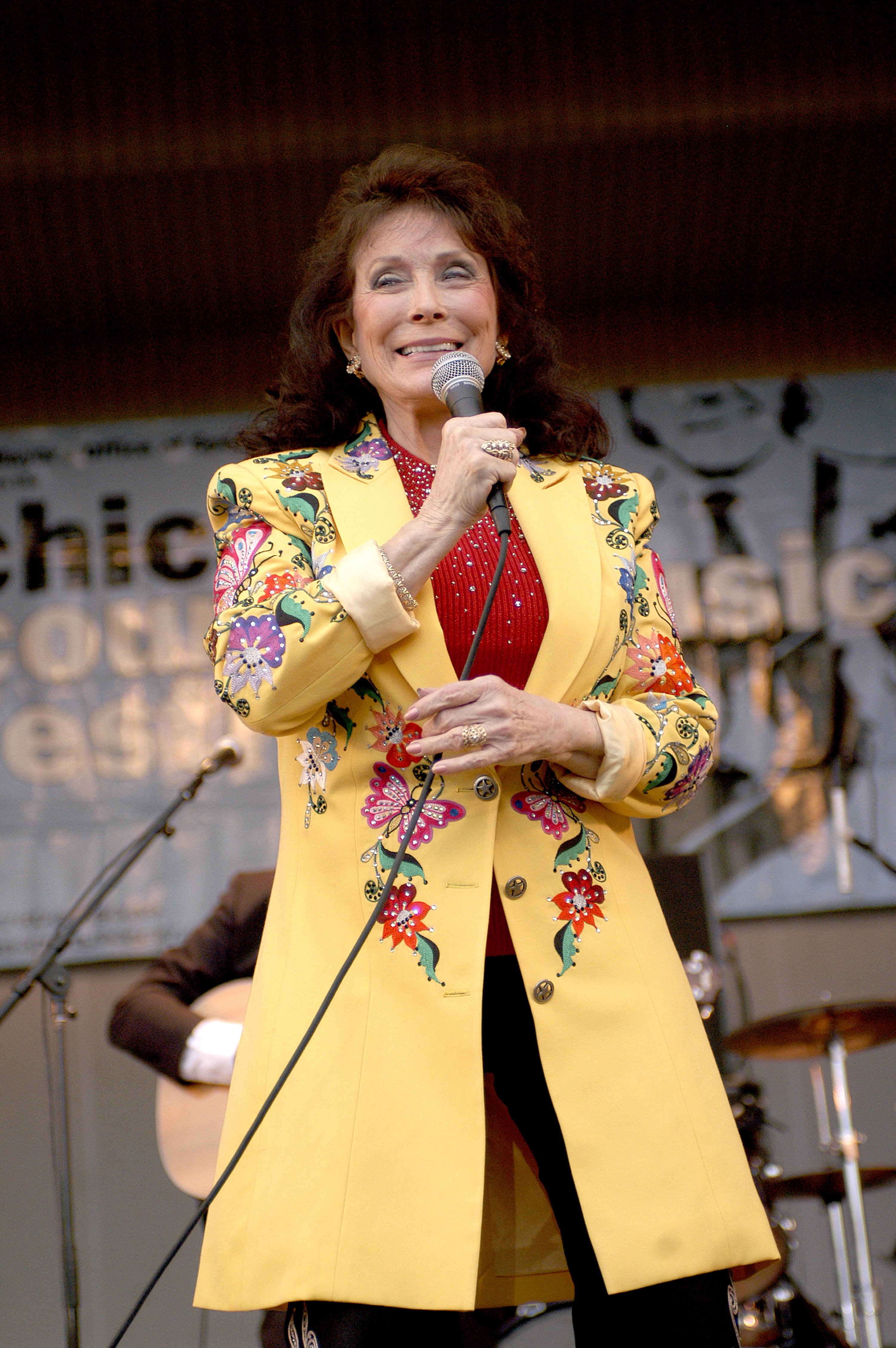 American musician Loretta Lynn performs onstage at Grant Park's Petrillo Music Shell during the Chicago Country Music Festival, Chicago, Illinois, June 28, 2003. | Source: Getty Images