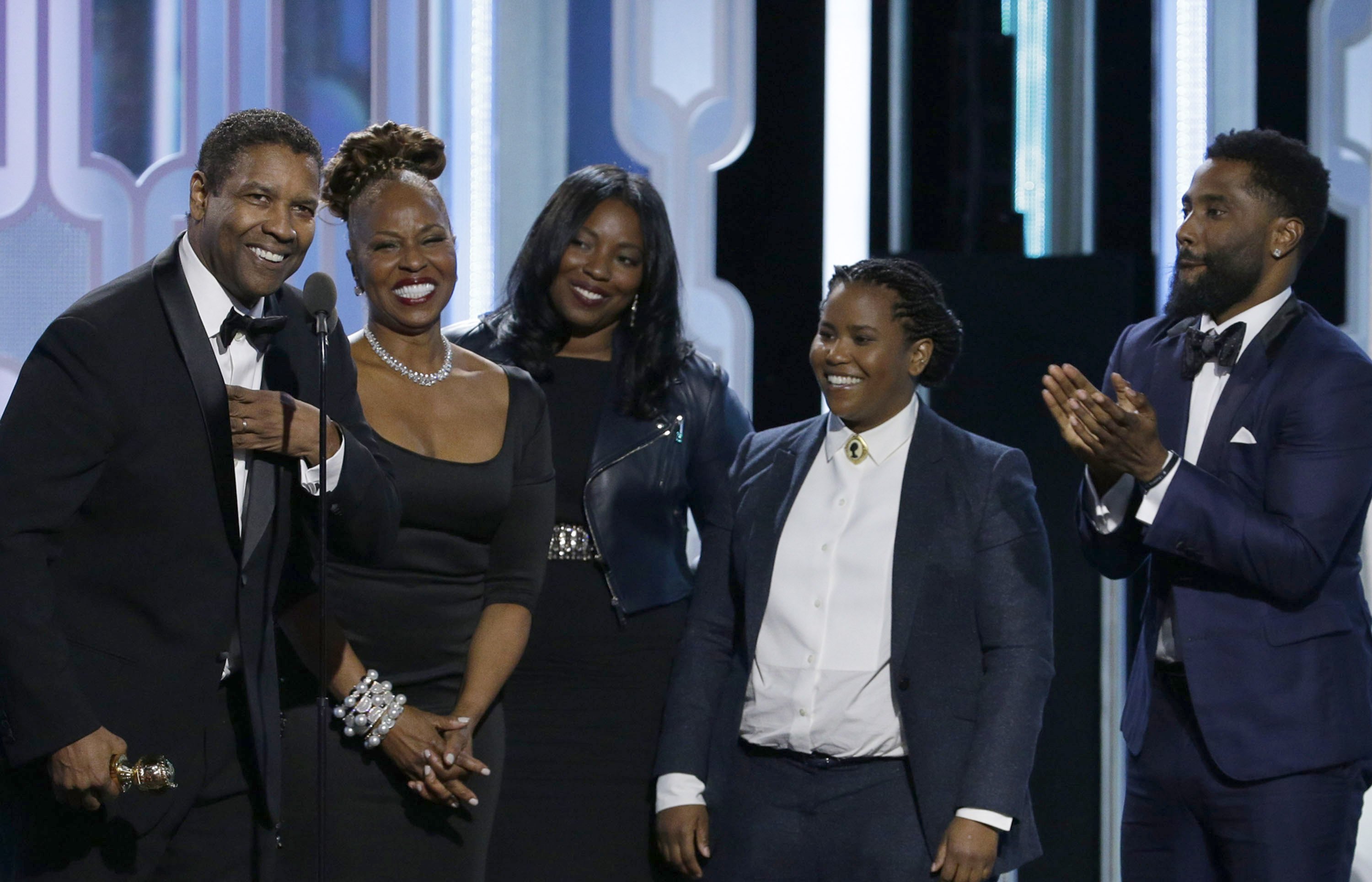 Denzel Washington en los Globos de Oro en Beverly Hills con su familia en 2016. | Foto: Getty Images