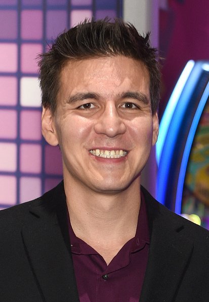 James Holzhauer plays "Jeopardy!" at the IGT booth on October 15, 2019 | Photo: Getty Images