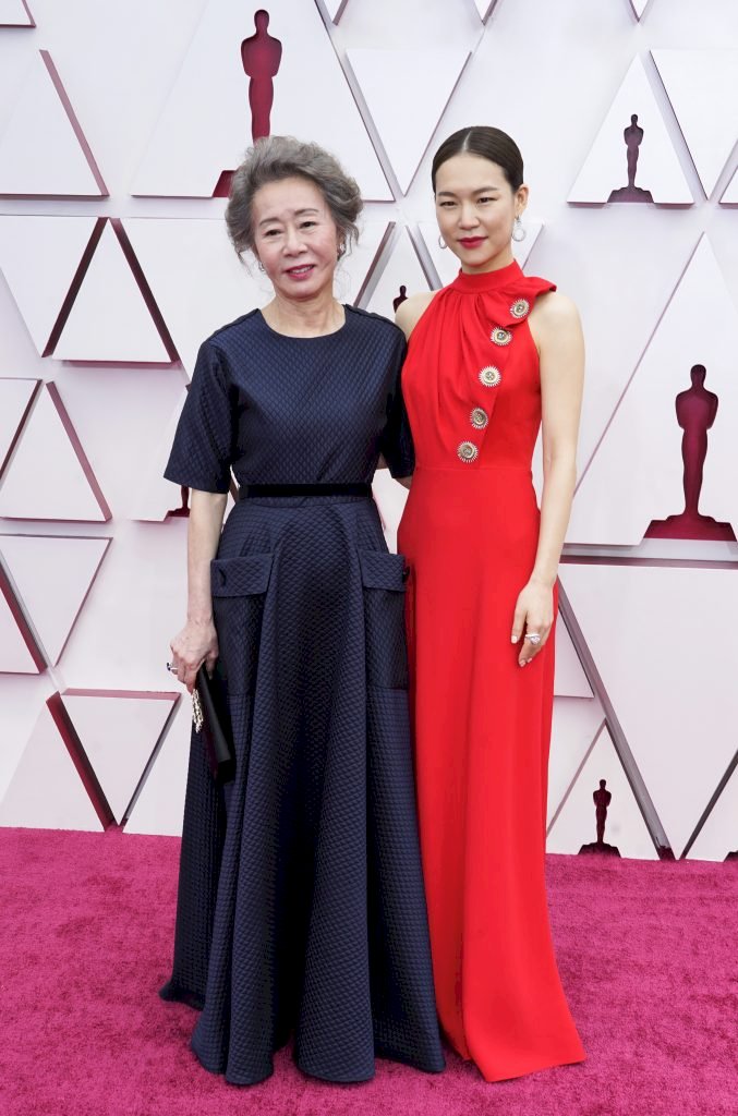 LOS ANGELES, CALIFORNIA – APRIL 25: (L-R) Youn Yuh-jung and Han Ye-ri attend the 93rd Annual Academy Awards at Union Station on April 25, 2021 in Los Angeles, California. (Photo by Chris Pizzello-Pool/Getty Images)