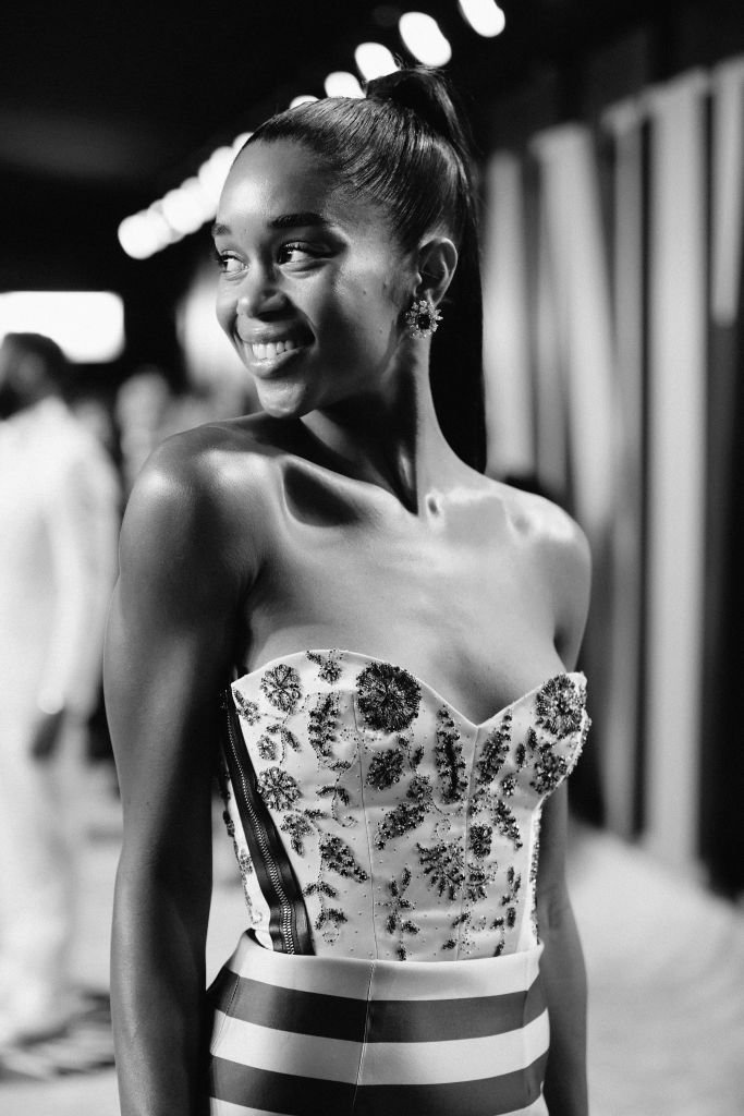  Laura Harrier attends the 2020 Vanity Fair Oscar Party at Wallis Annenberg Center for the Performing Arts on February 09, 2020 | Photo: Getty Images