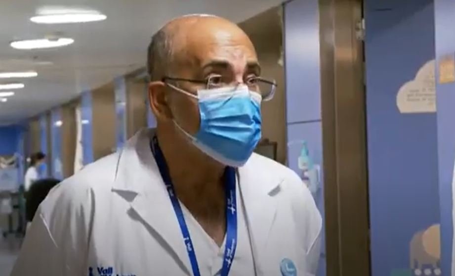 Médico de neonatología del hospital Vall d´Hebron. | Foto: Youtube/Vaya Noticias