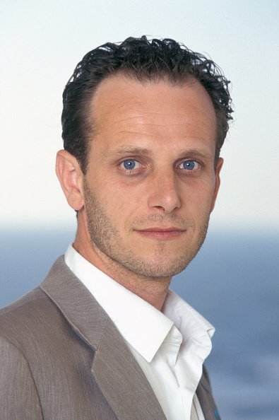Charles Berling au Festival de cabourg le 16 juin 1996, France. | Photo : Getty Images Charles Berling au Festival de cabourg le 16 juin 1996, France. | Photo : Getty Images