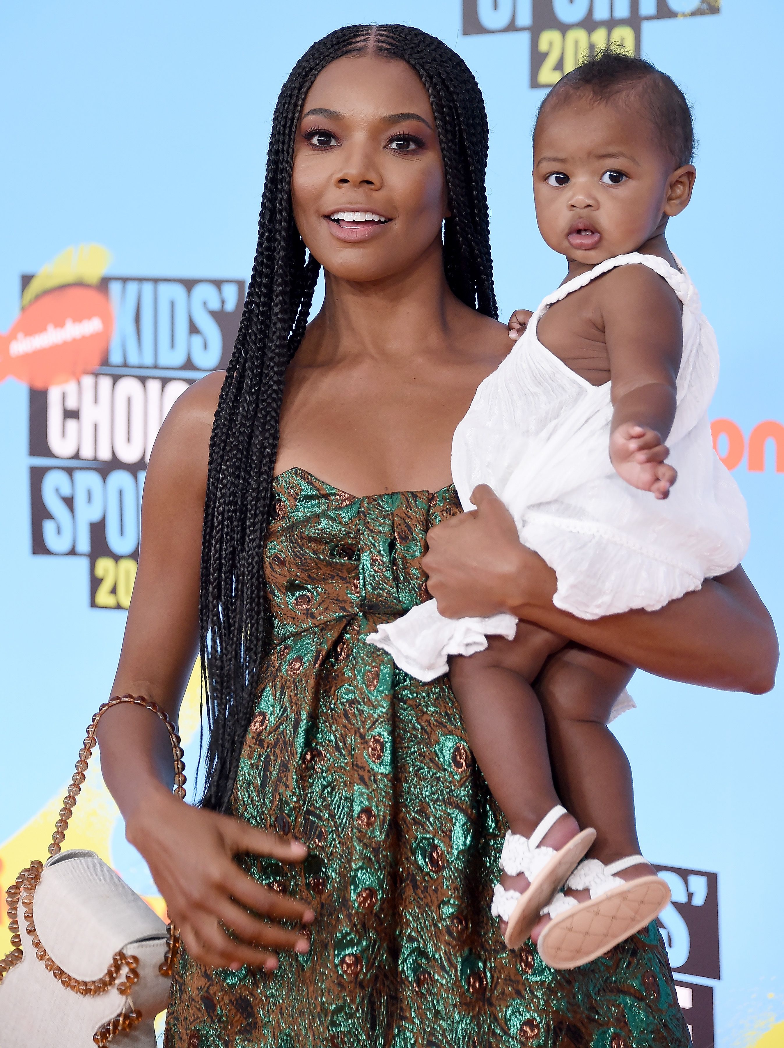 Gabrielle Union and Kaavia James Union Wade attend Nickelodeon Kids' Choice Sports 2019 at Barker Hangar on July 11, 2019 | Photo: Getty Images 