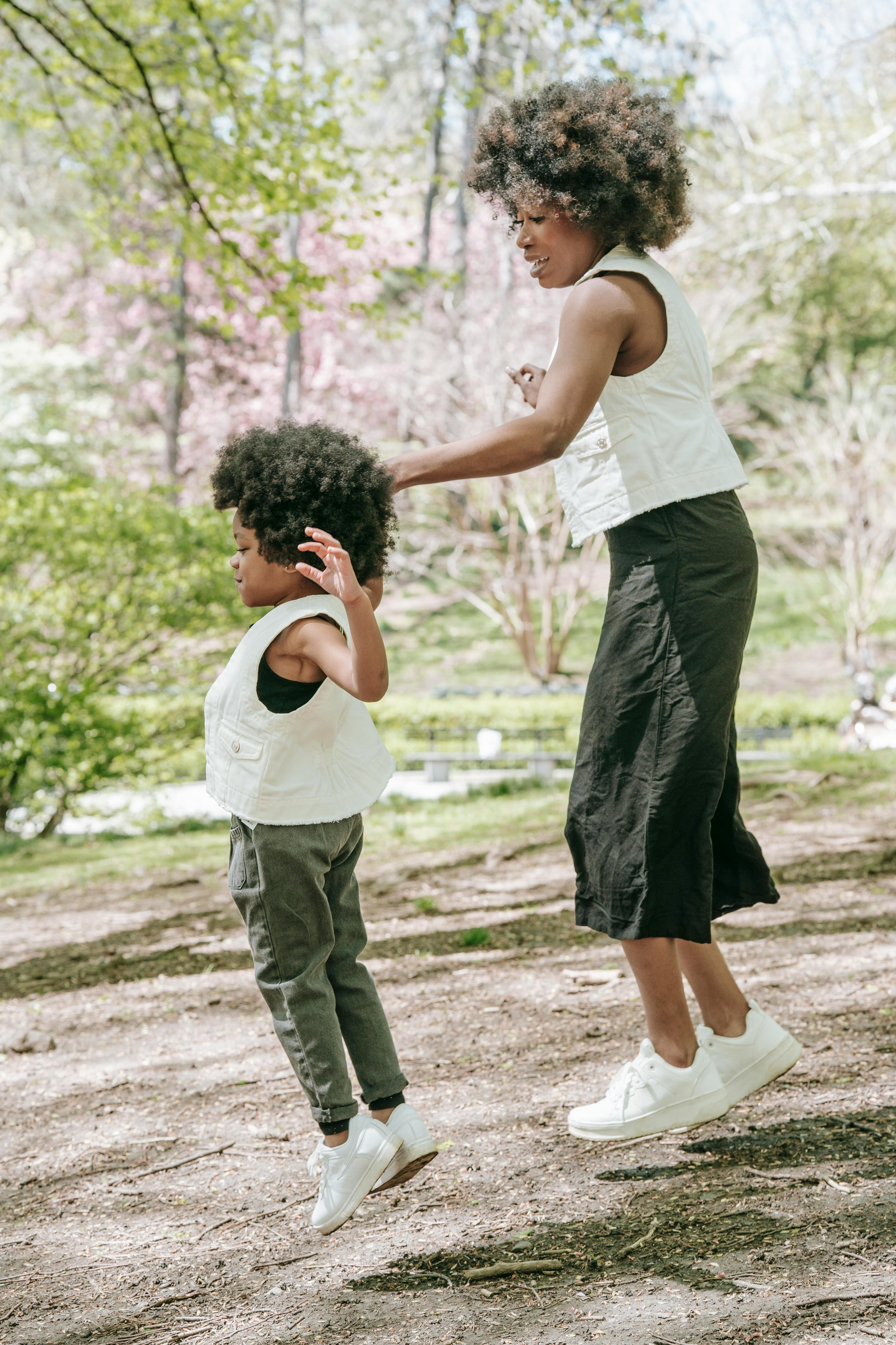 A mother playing with her child | Source: Pexels