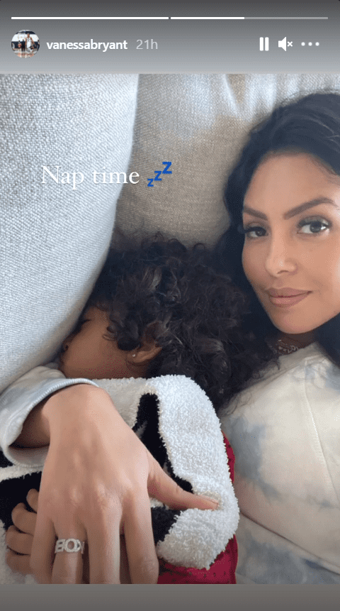 Vanessa Bryant hugging her daughter, Capri, who slept peacefully in her arms | Photo: Instagram/vanessabryant