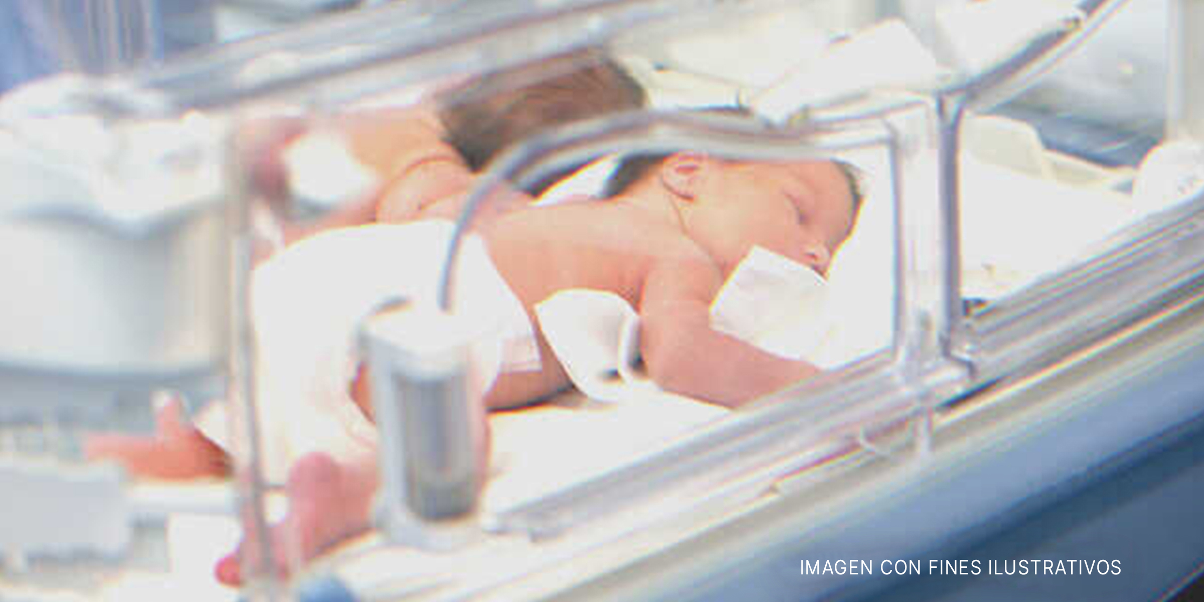 Bebé recién nacido en una incubadora. | Foto: Shutterstock