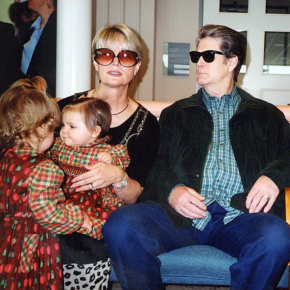 Melinda and Brian Wilson photographed with their children in 2000 from a post dated January 24, 2023. | Source: Instagram/brianwilsonlive