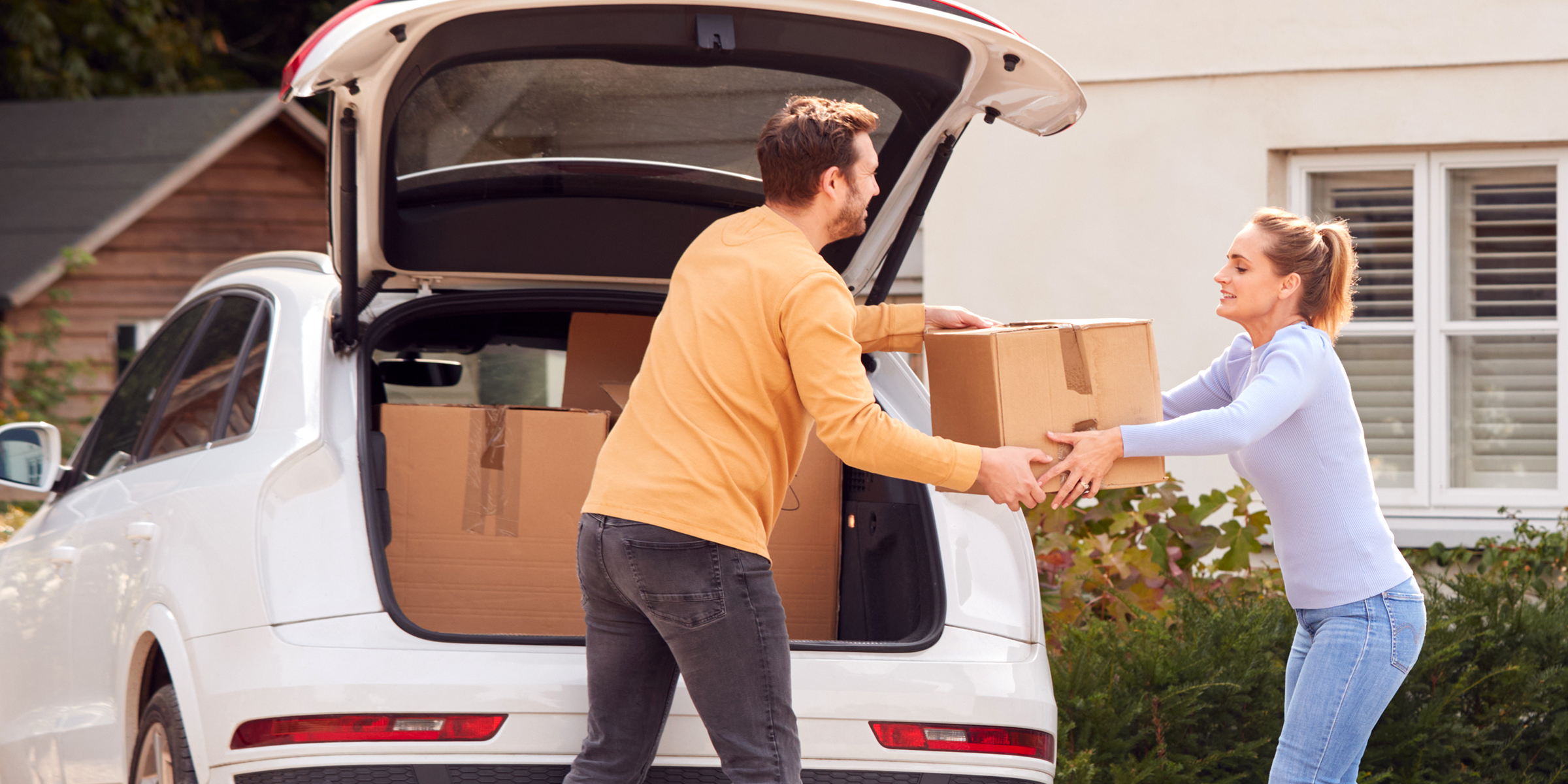 Man and woman loading boxes in a car | Source: Shutterstock