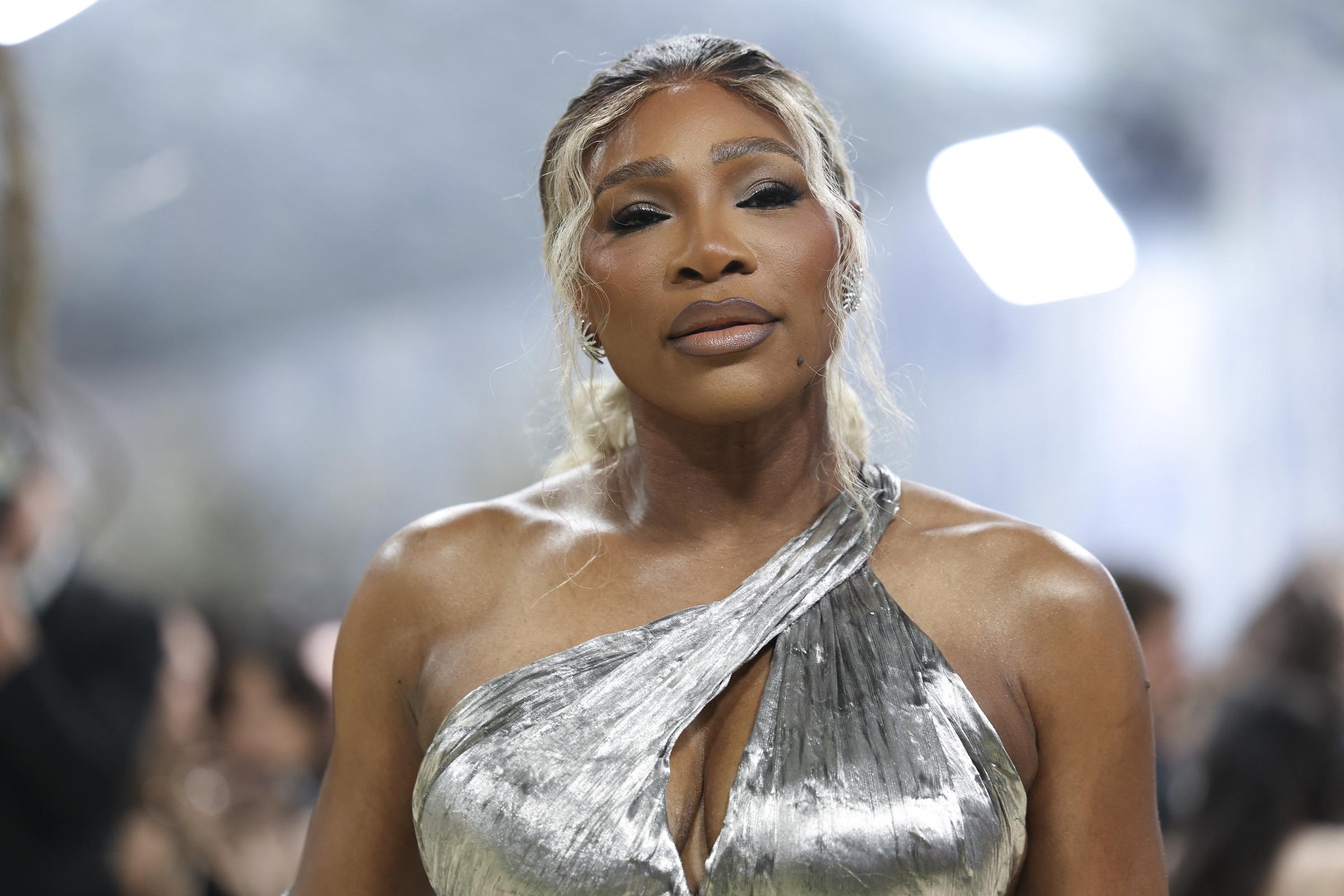 Serena Williams poses on the red carpet in a metallic gown at the Met Gala in New York City on May 4, 2026 | Source: Getty Images