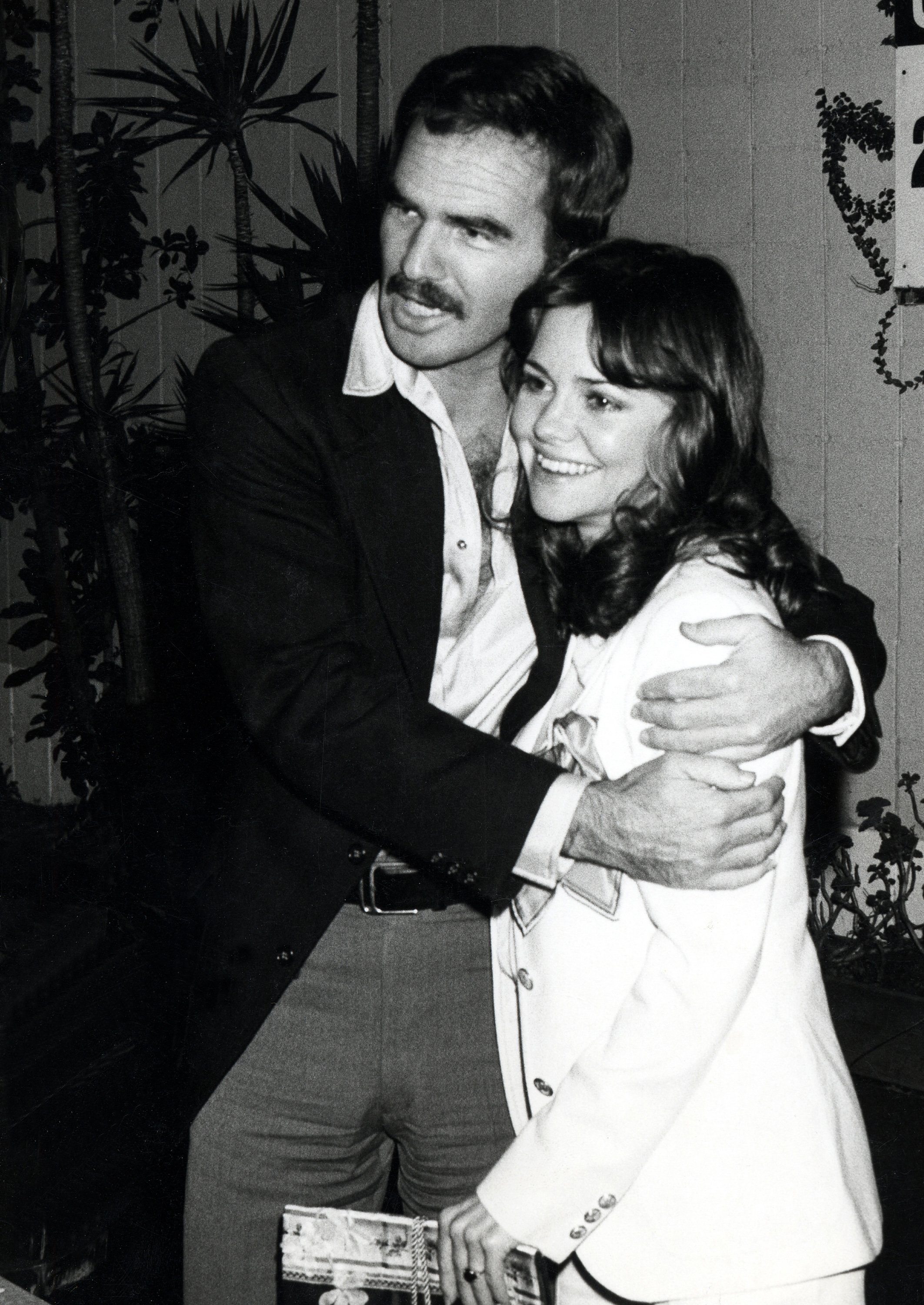 Burt Reynolds and Sally Field at the Ma Maison Restaurant on January 25, 1978 | Source: Getty Images