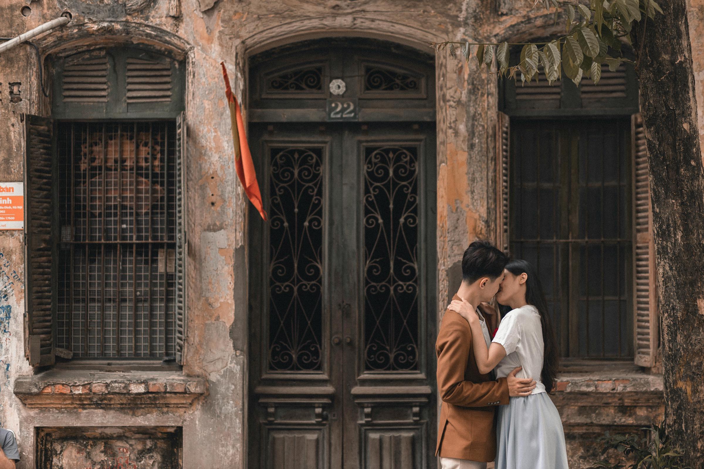 A couple kissing | Source: Pexels