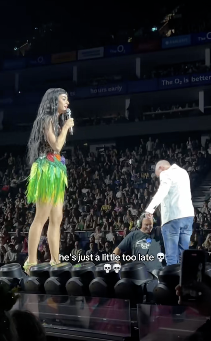 Katy Perry sings a line from JoJo's hit song "Too Little Too Late" during her concert at the O2 Arena in London on October 13, 2025. | Source: TikTok/@jemmamccarthey_