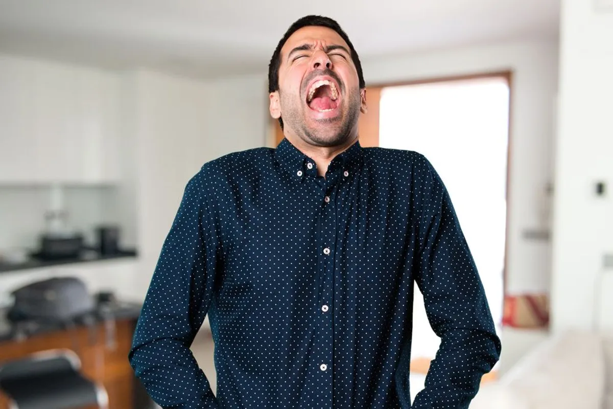 Ein Mann schreit wütend. | Source: Shutterstock
