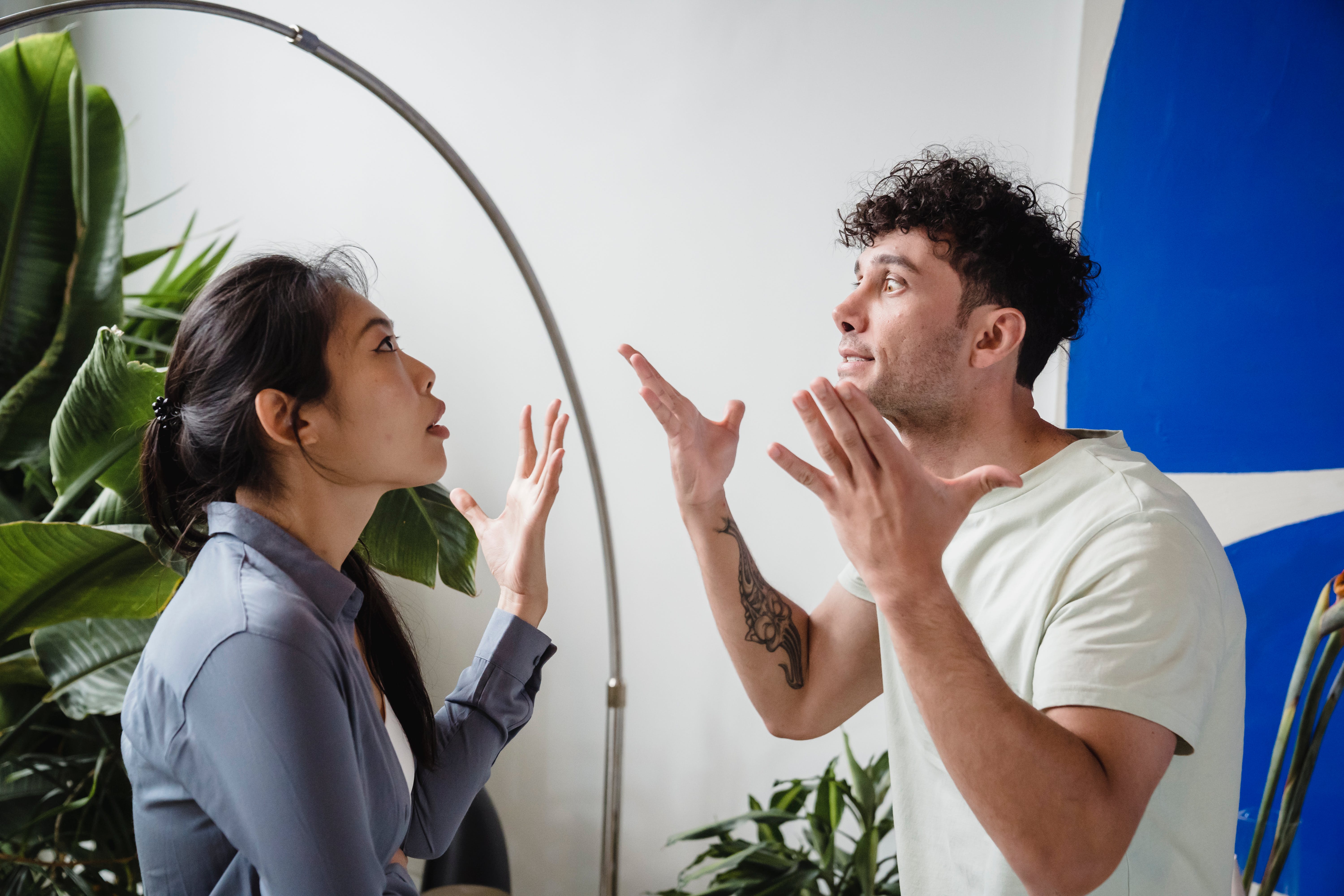 A couple having an argument at home | Source: Pexels