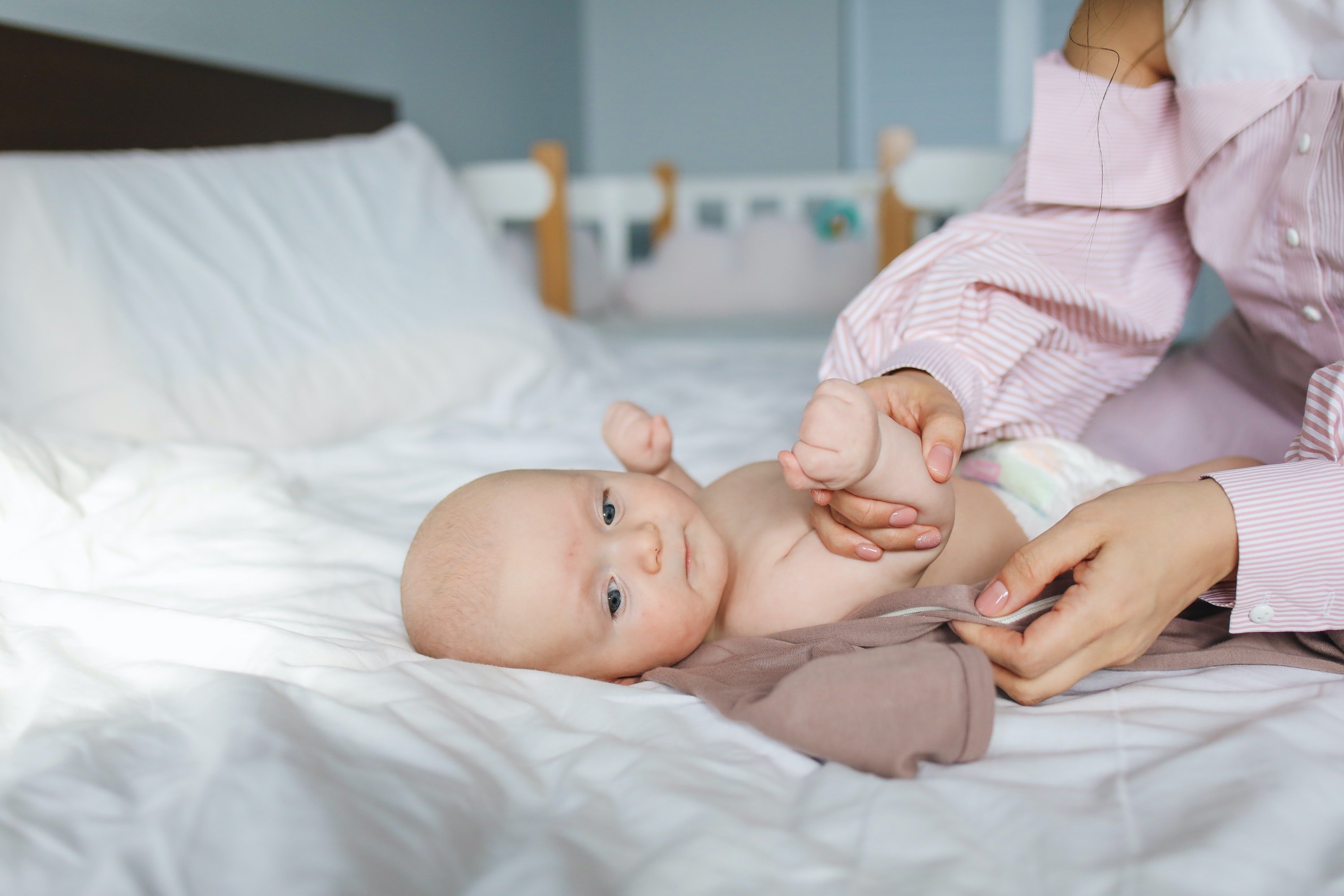 Melanie and Josh noticed the birthmark on the babies' shoulders | Photo: Pexels