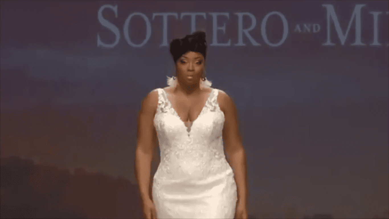 Top model Liris Crosse walks Barcelona Bridal Fashion Week 2019 for Maggie Sottero Designs | Photo :Youtube/LOAW Model