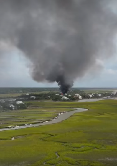 A far-away view of Diane Goodstein's home on fire. | Source: Facebook/Robby Borden