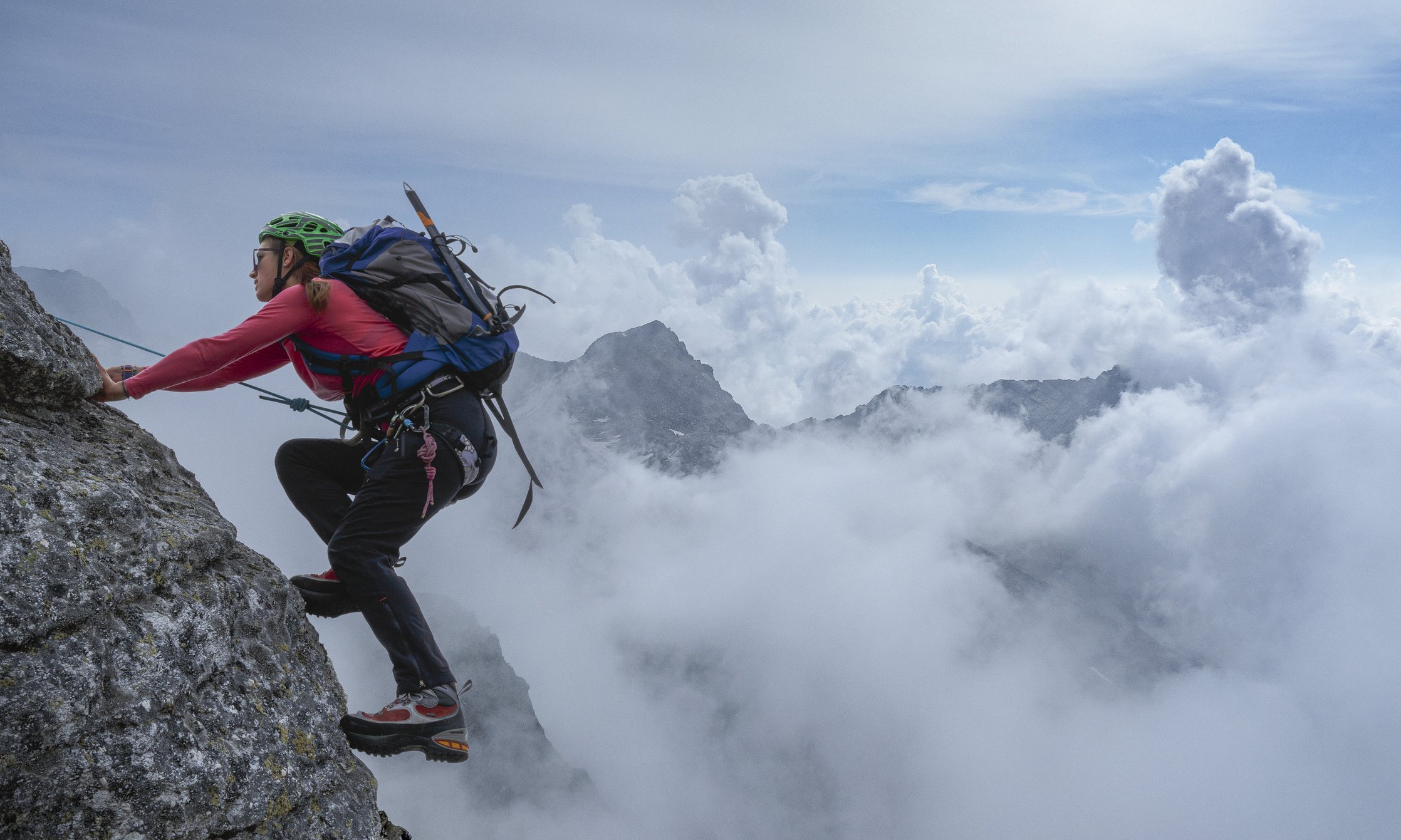 Kletterin auf einer Felswand | Quelle: Getty Images Kletterin auf einer Felswand | Quelle: Getty Images