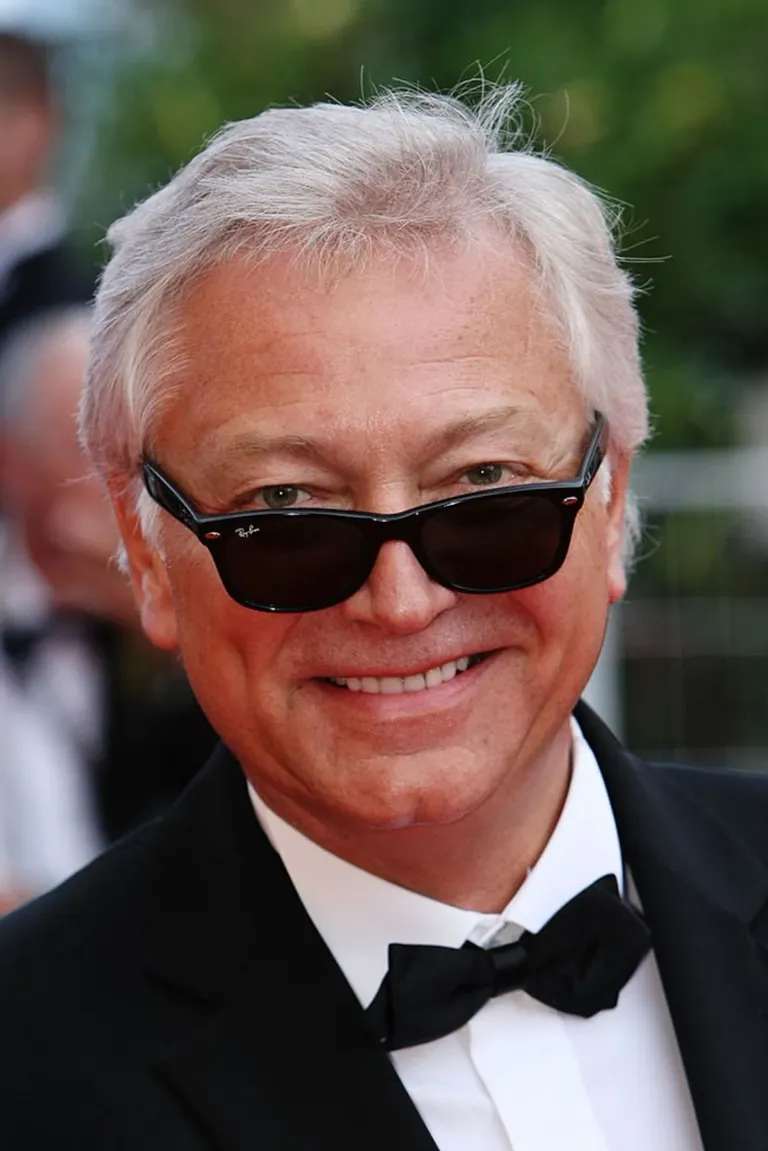 Laurent Boyer très élégant. | Photo : Getty Images