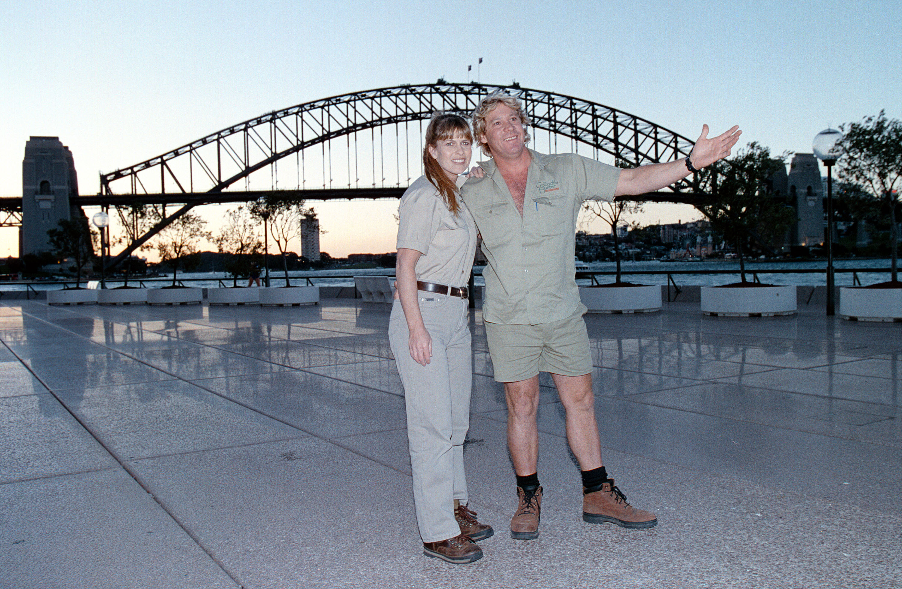 Terri and Steve Irwin at the "Crocodile Hunter: Collision Course" Australia Premiere in September 2002 | Source: Getty Images