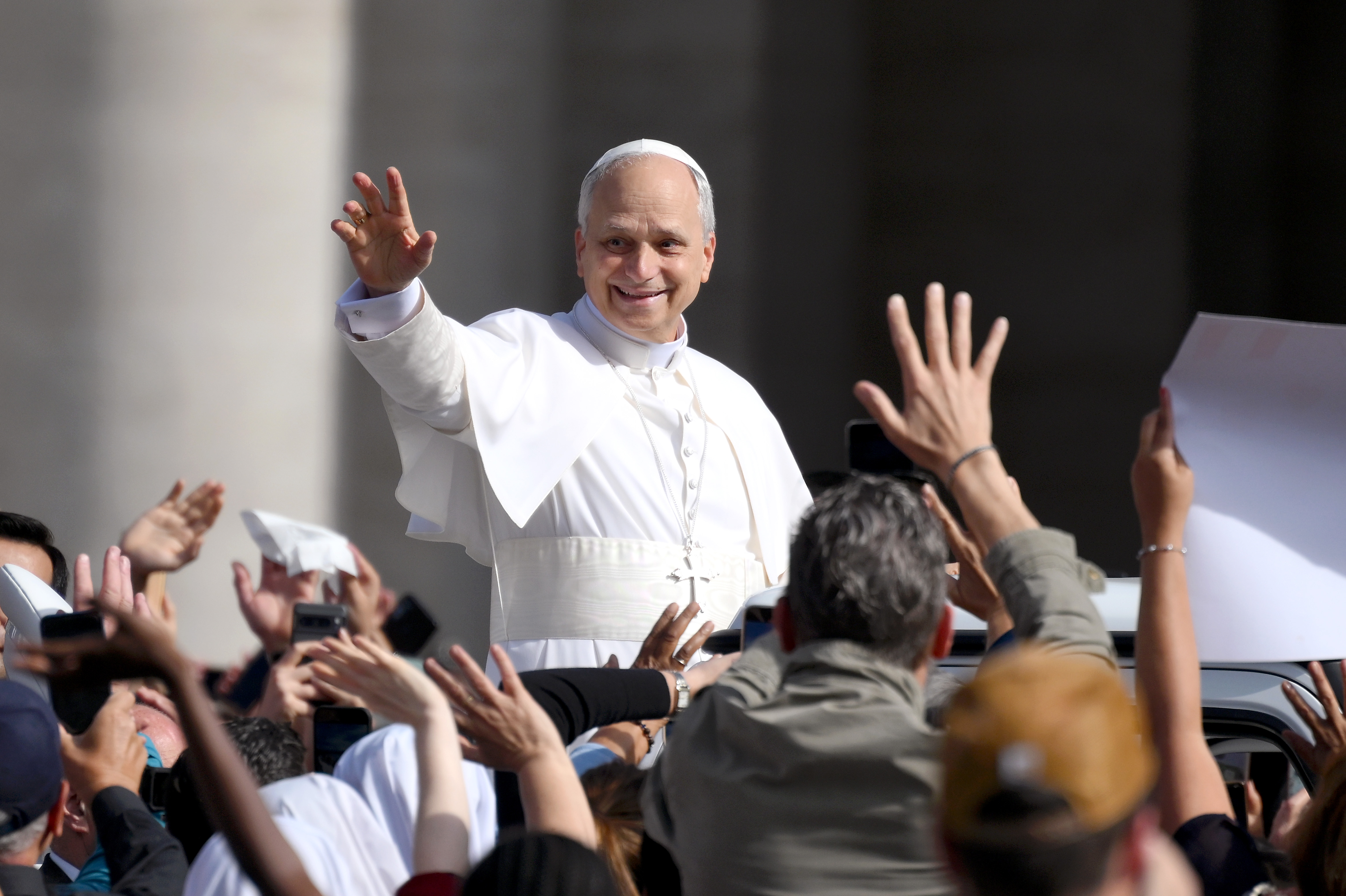 Pope Leo XIV waves as he arrives for his inauguration Mass in St. Peter’s Square, Vatican City, May 18, 2025 | Source: Getty Images