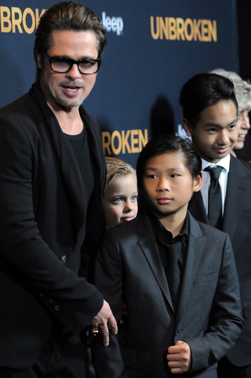 Brad Pitt con sus hijos Pax, Shiloh y Maddox en 2014. | Foto: Getty Images