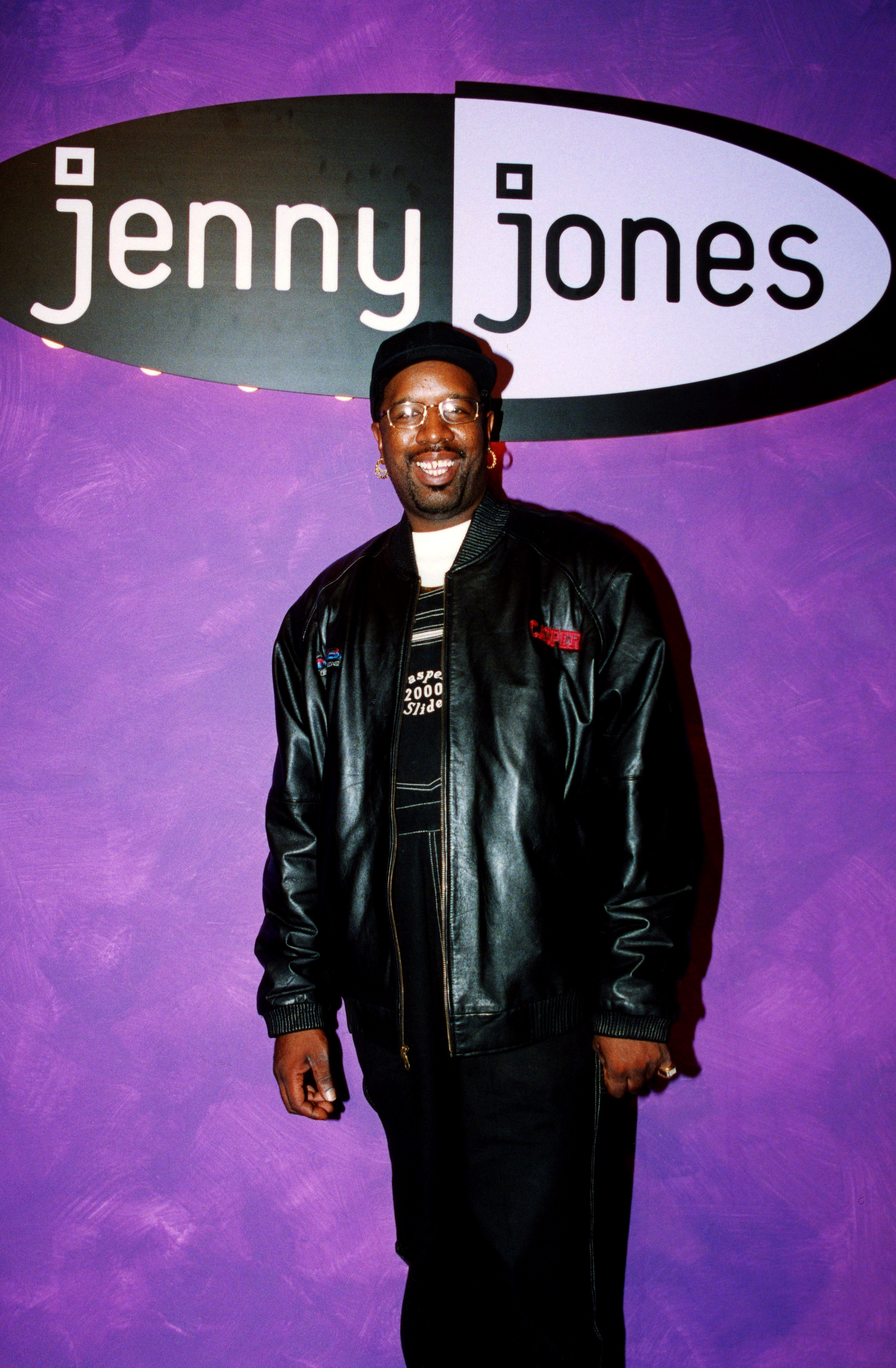 DJ Casper (Wille Perry, Jr.) poses for photos after rehearsals for his performance on "The Jenny Jones Show" in Chicago, Illinois, in September 2000. | Source: Getty Images