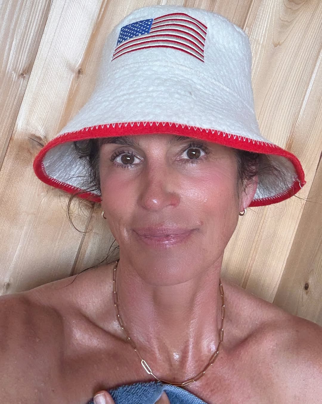 Cindy Crawford poses without makeup, dated August 19, 2025 | Source: Instagram/cindycrawford