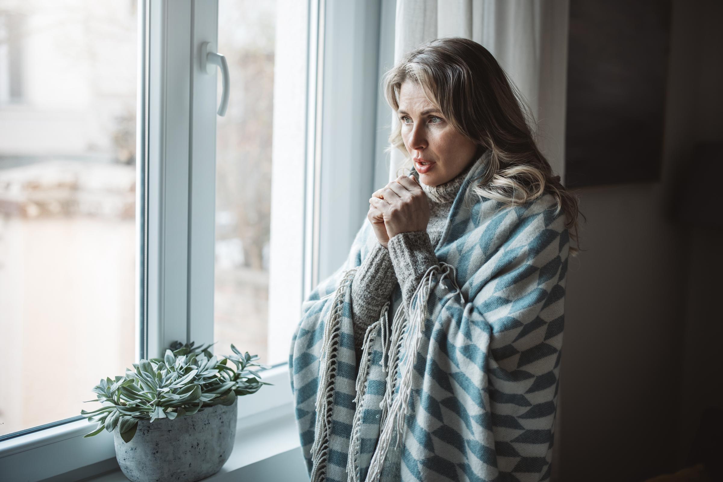 A woman trying to stay warm in the cold | Source: Getty Images