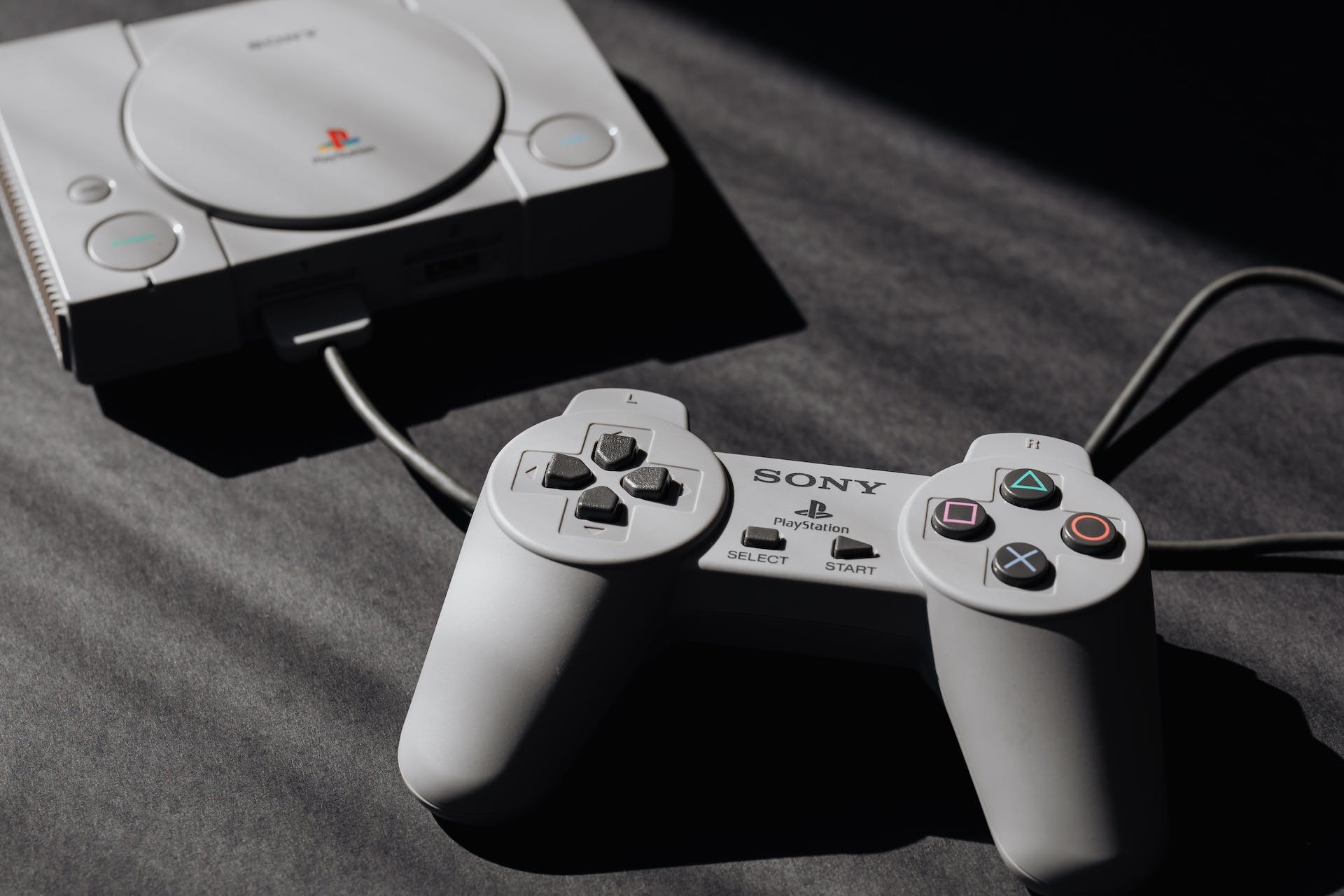 A PlayStation and its controller | Source: Pexels