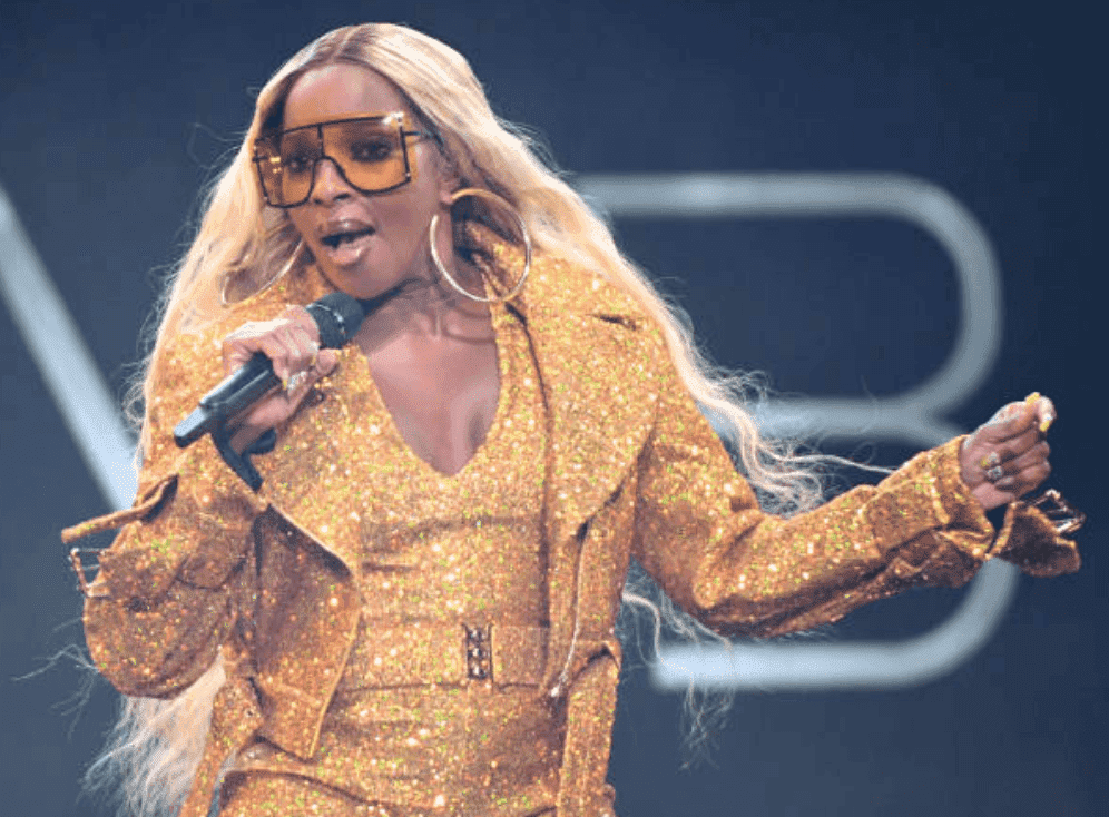 Mary J. Blige singing on stage during a performance at The Joint inside the Hard Rock Hotel & Casino, on August 16, 2019, in Las Vegas, Nevada | Source: Ethan Miller/Getty Images
