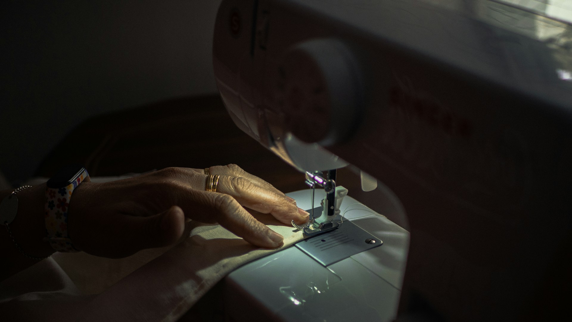 A woman using a sewing machine | Source: Unsplash