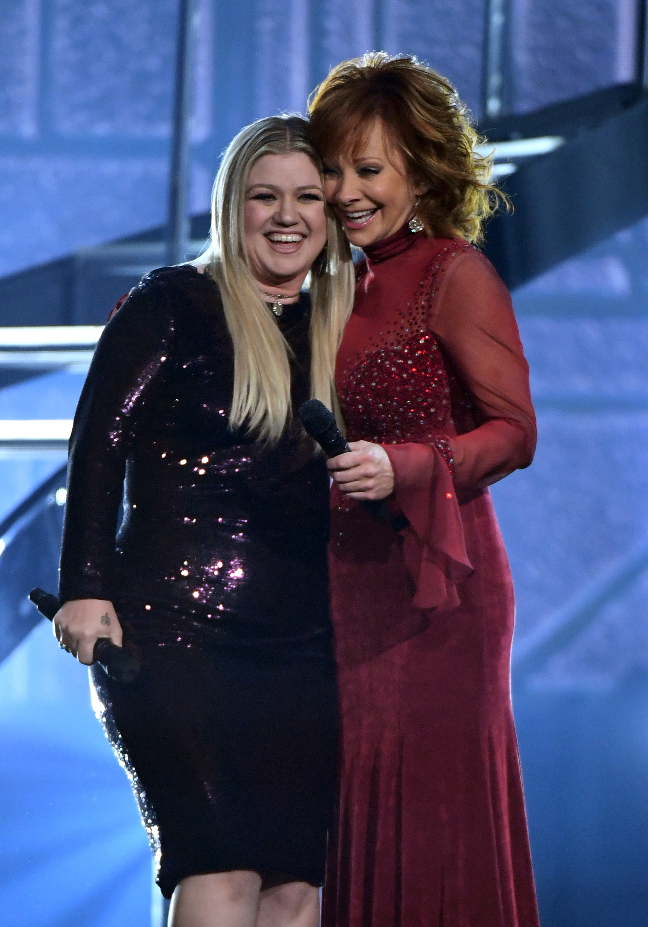 Kelly Clarkson and Reba McEntire at the 53rd Academy Of Country Music Awards | Source: Getty Images