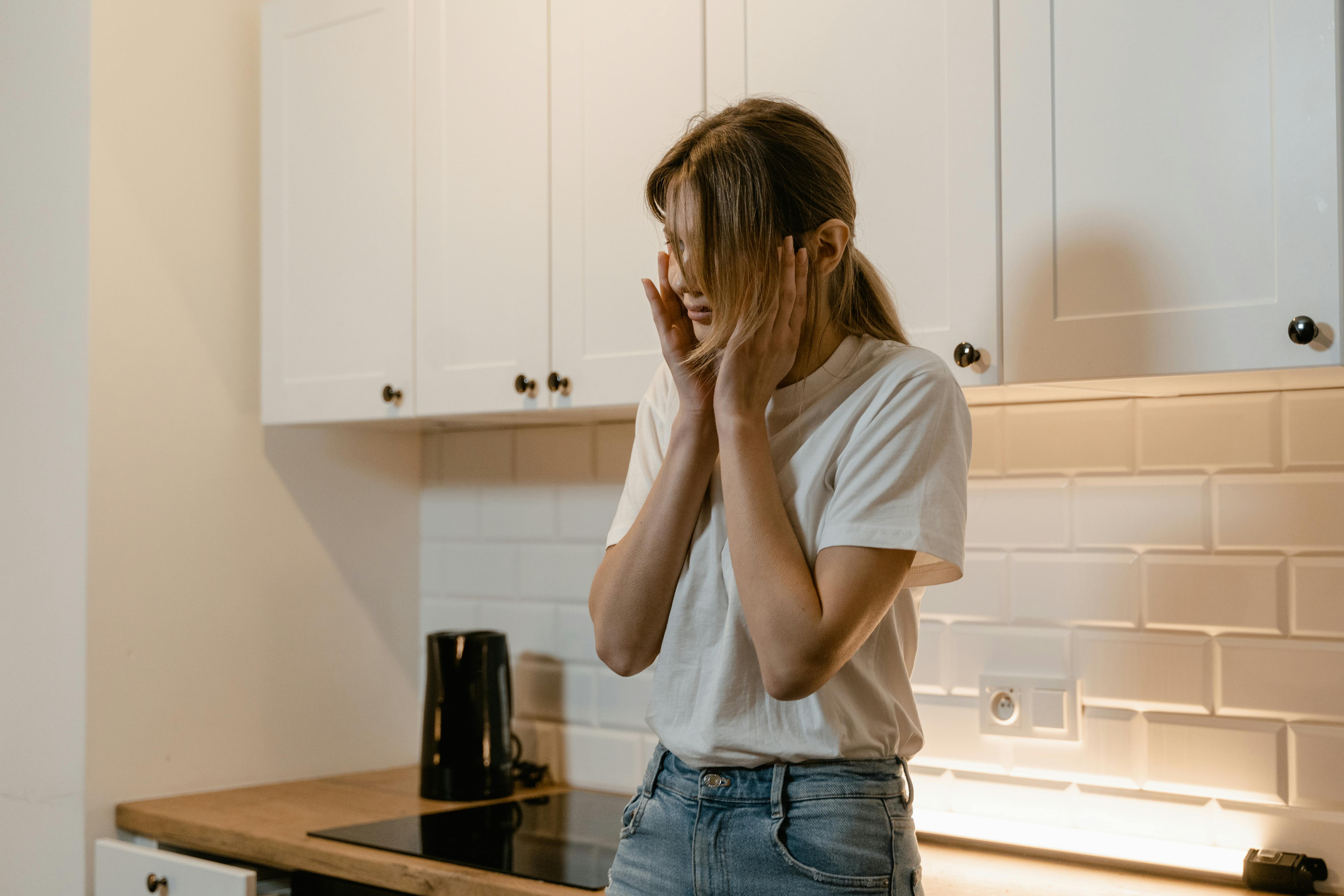 An anxious woman | Source: Pexels