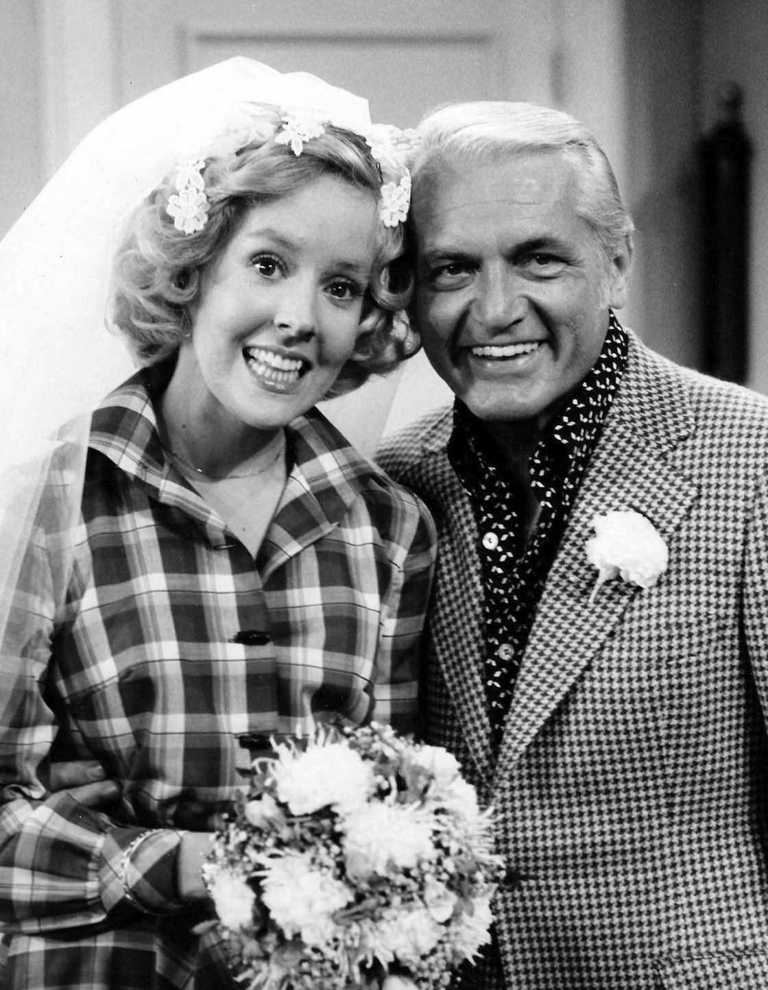 Photo of Georgia Engel and Ted Knight from the television program "The Mary Tyler Moore Show," in 1975. | Photo: Wikimedia Commons