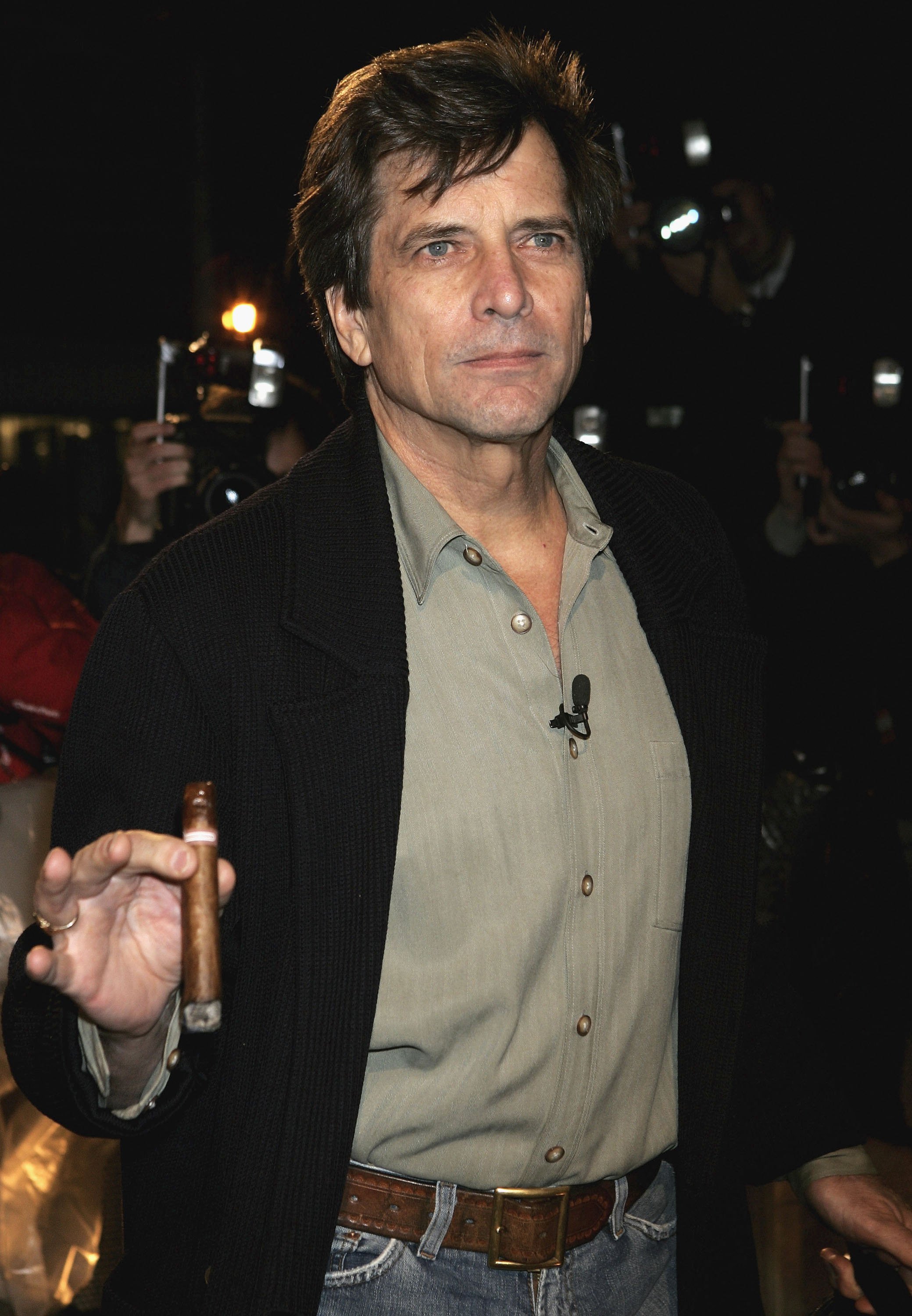 Dirk Benedict arrives for Celebrity Big Brother series on Jan. 3, 2006 | Source: Getty Images