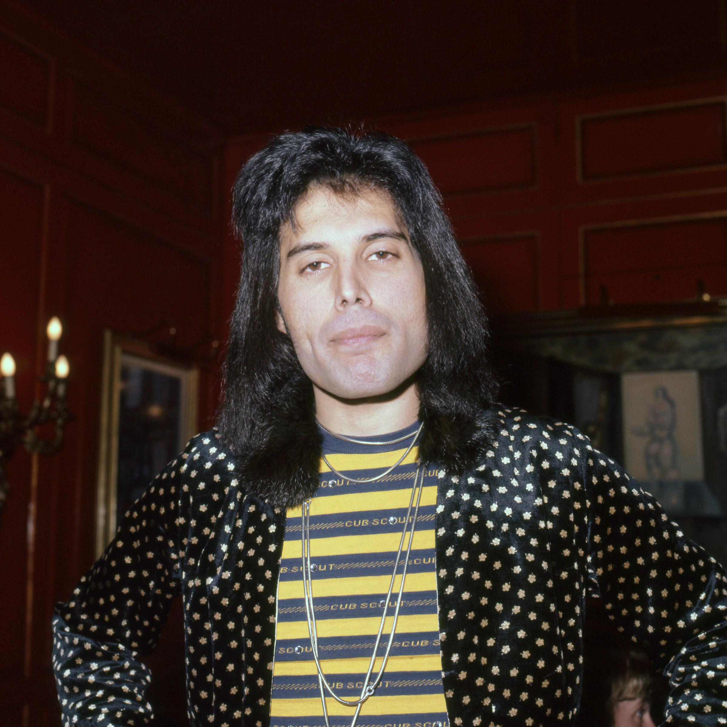 Freddy Mercury at Les Ambassadeurs Club in London, on September 8, 1976. | Source: Getty Images