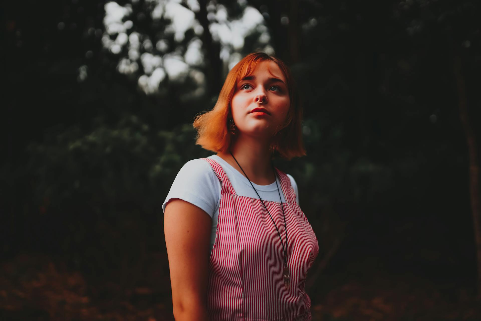 A young woman wearing overalls | Source: Pexels