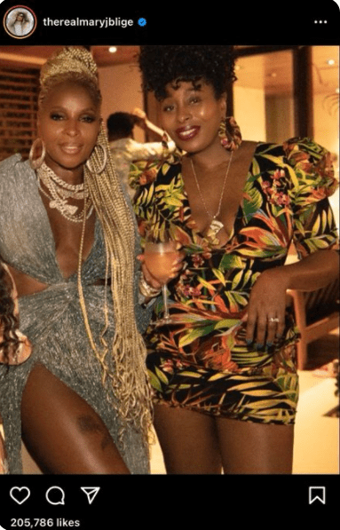 Screenshot of photo of Mary J. Blige and LaTonya Blige-DaCosta | Source: Instagram/therealmaryjblige