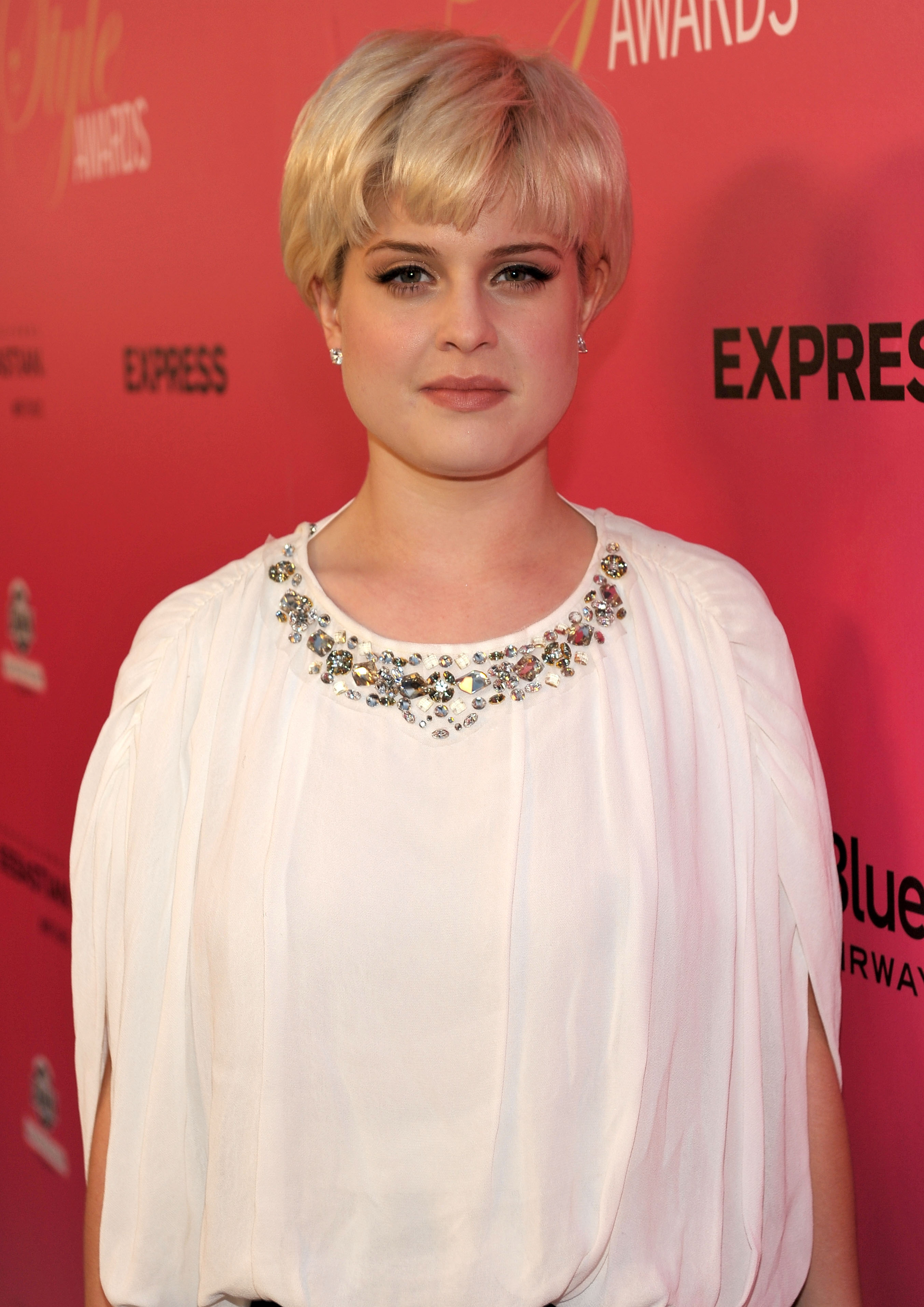 Experimenting with different hairstyles and colors became almost the norm for her, always looking different but her face retained a softer, fuller-figured silhouette. For this appearance, she arrived at Hollywood Life's 6th Annual Hollywood Style Awards at the Armand Hammer Museum on October 11, 2009, in Los Angeles, California.