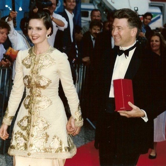 Isabell Rossellini with David Lynch at the Cannes Film Festival in 1990 | Source: Getty Images